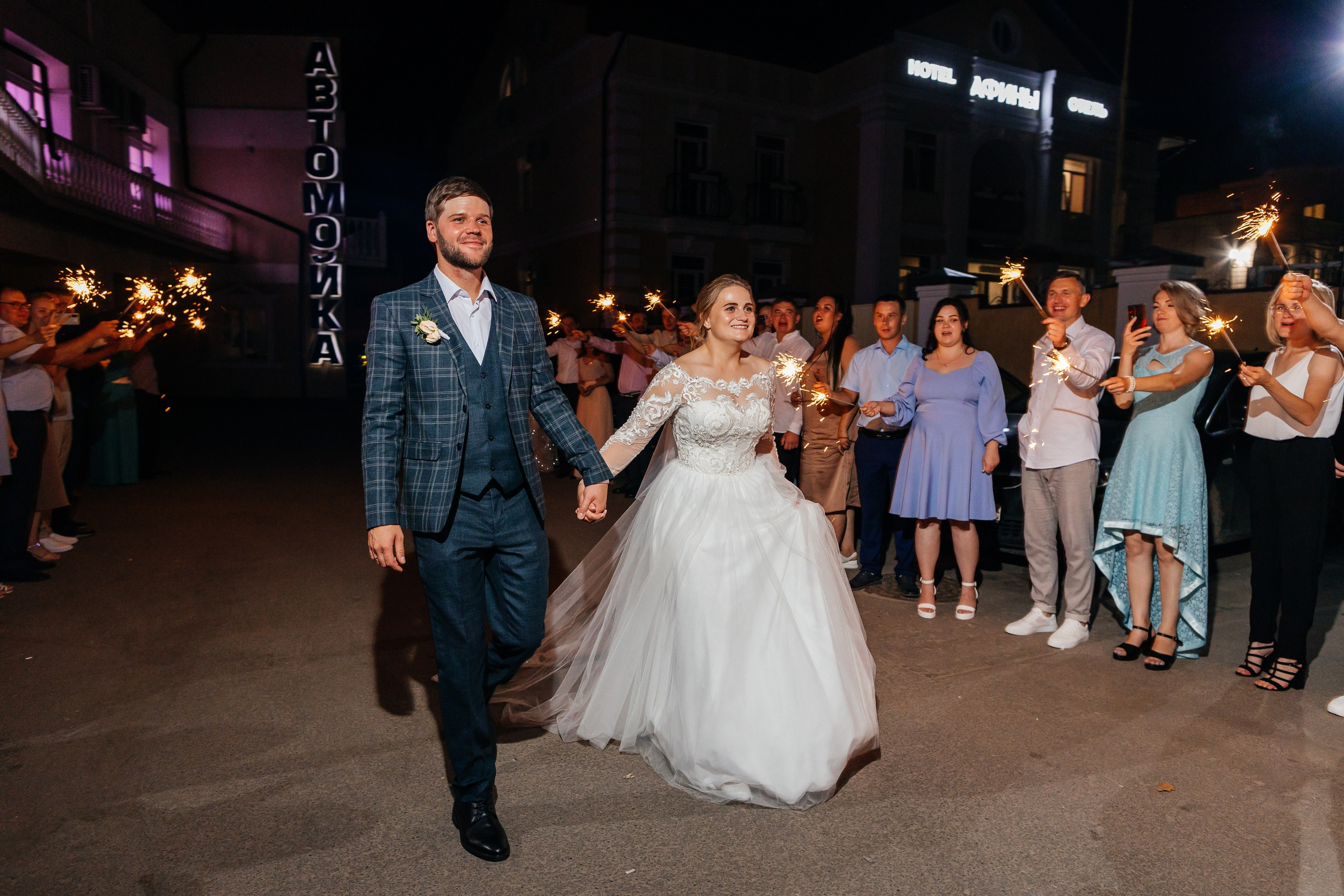 Трогательная выездная церемония в уютном ресторане. Олег Сверчков | Свадебный фотограф Вологда