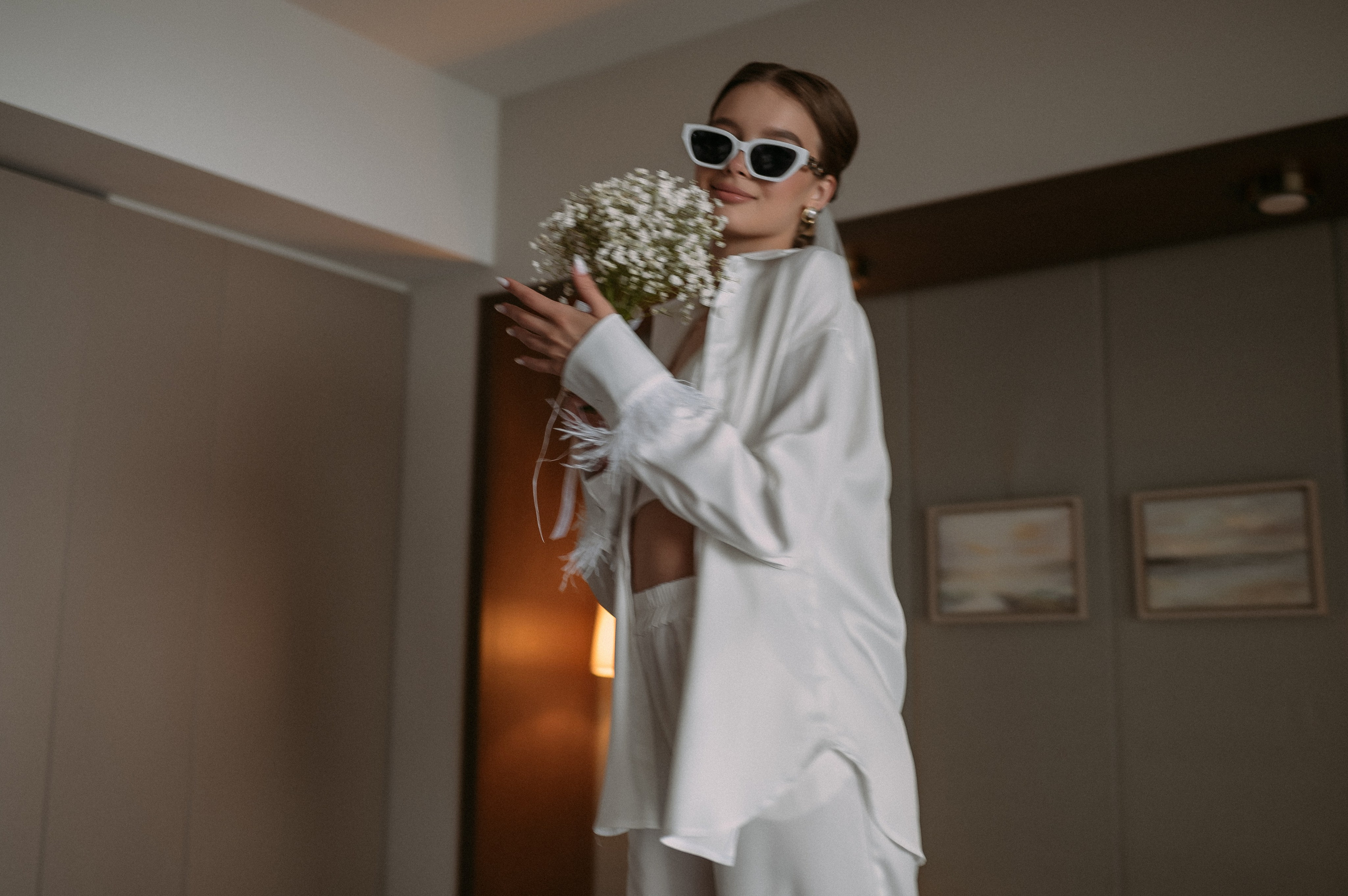 Свадебное утро и прогулка красивой яркой пары. Свадебный и семейный фотограф в Симферополе Дарья Маркова