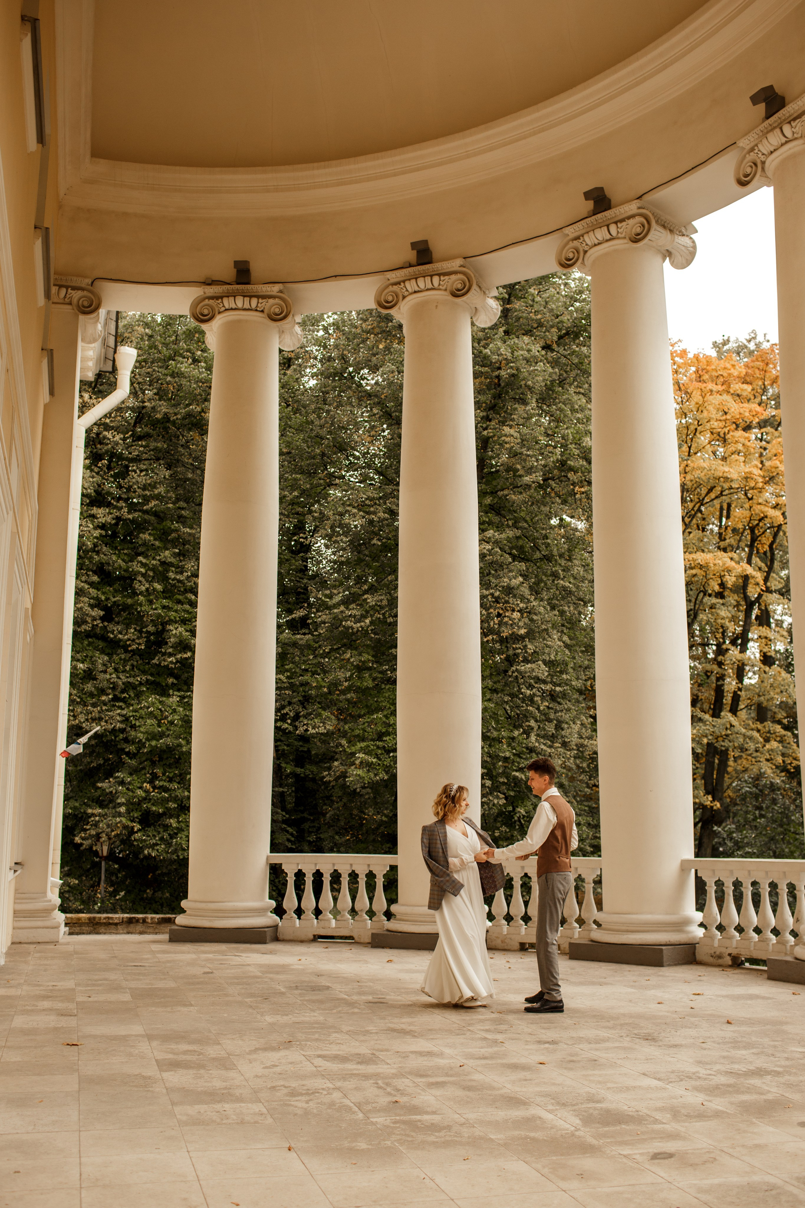 Татьяна и Евгений. Золотая осень на Петроградской стороне и в Пушкине. Свадебный фотограф Кирилл Белый