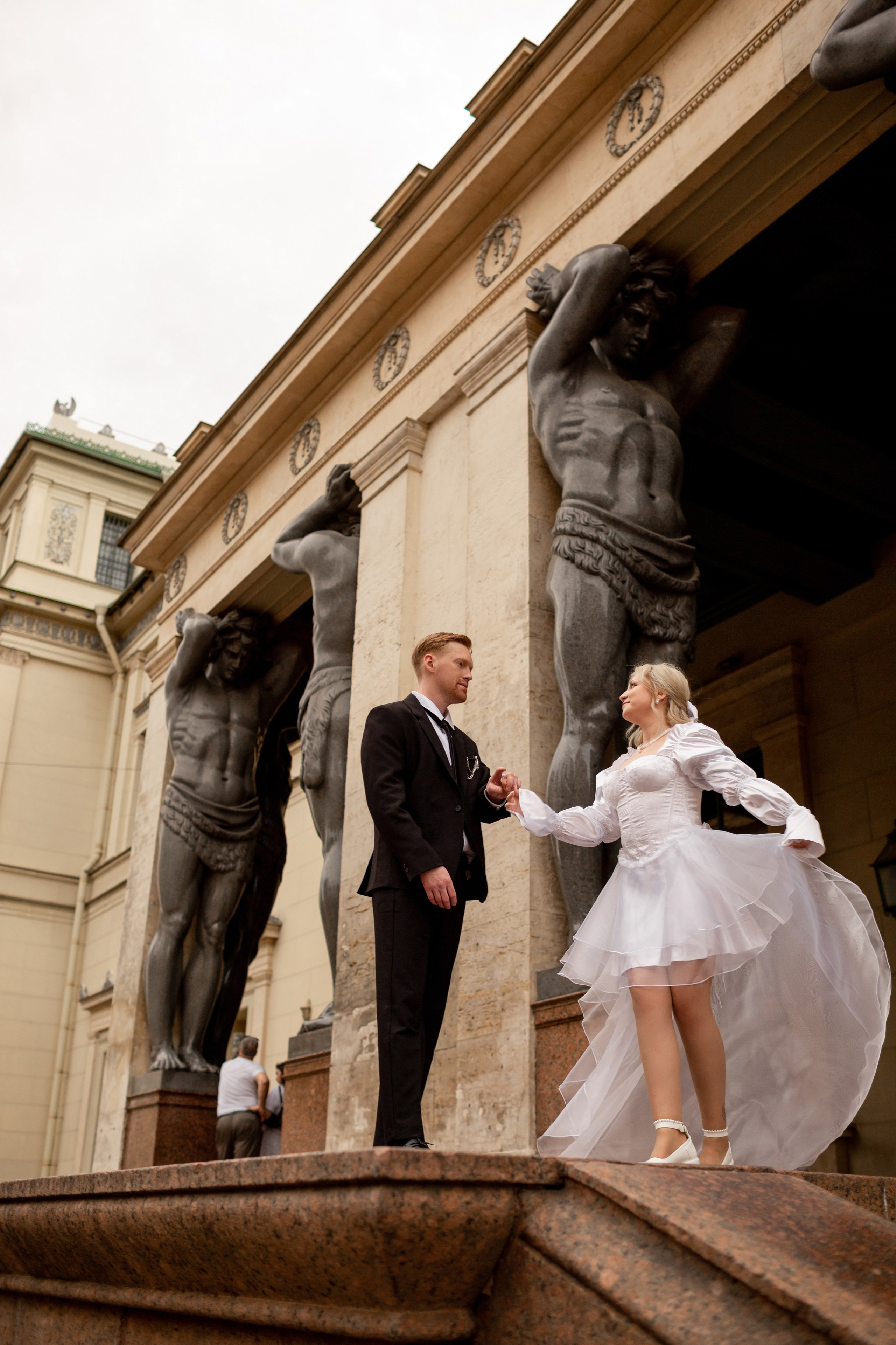 Свадебная фотопрогулка по улицам Петербурга. Свадебный фотограф Кирилл Белый