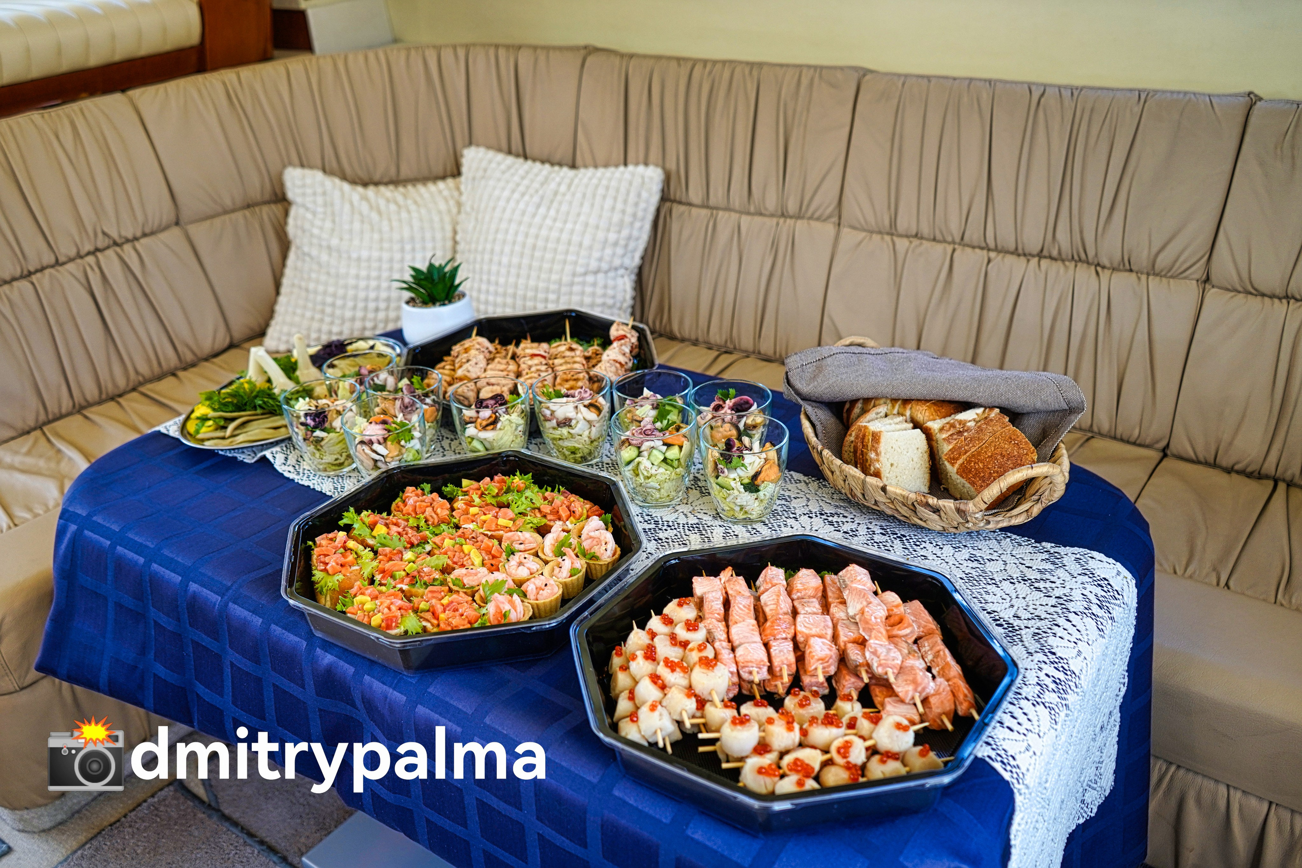 Кейтеринг на яхтах День рождение Девичник Мальчишник. Аренда Яхт в Сочи от Эконом до Премиум Класса