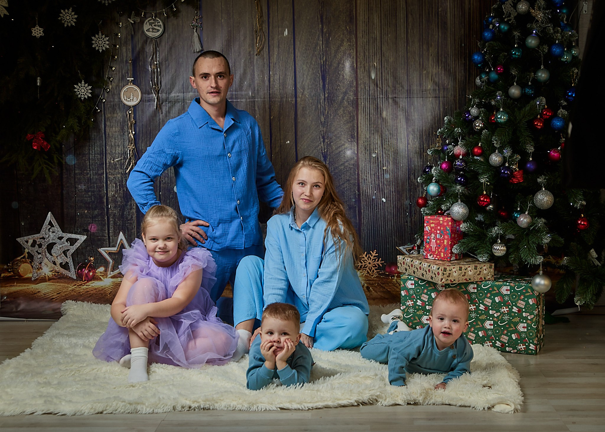 Новогодняя домашняя фотосессия. Свадебный и семейный фотограф в г. Волхов Алексей Кочерыжкин