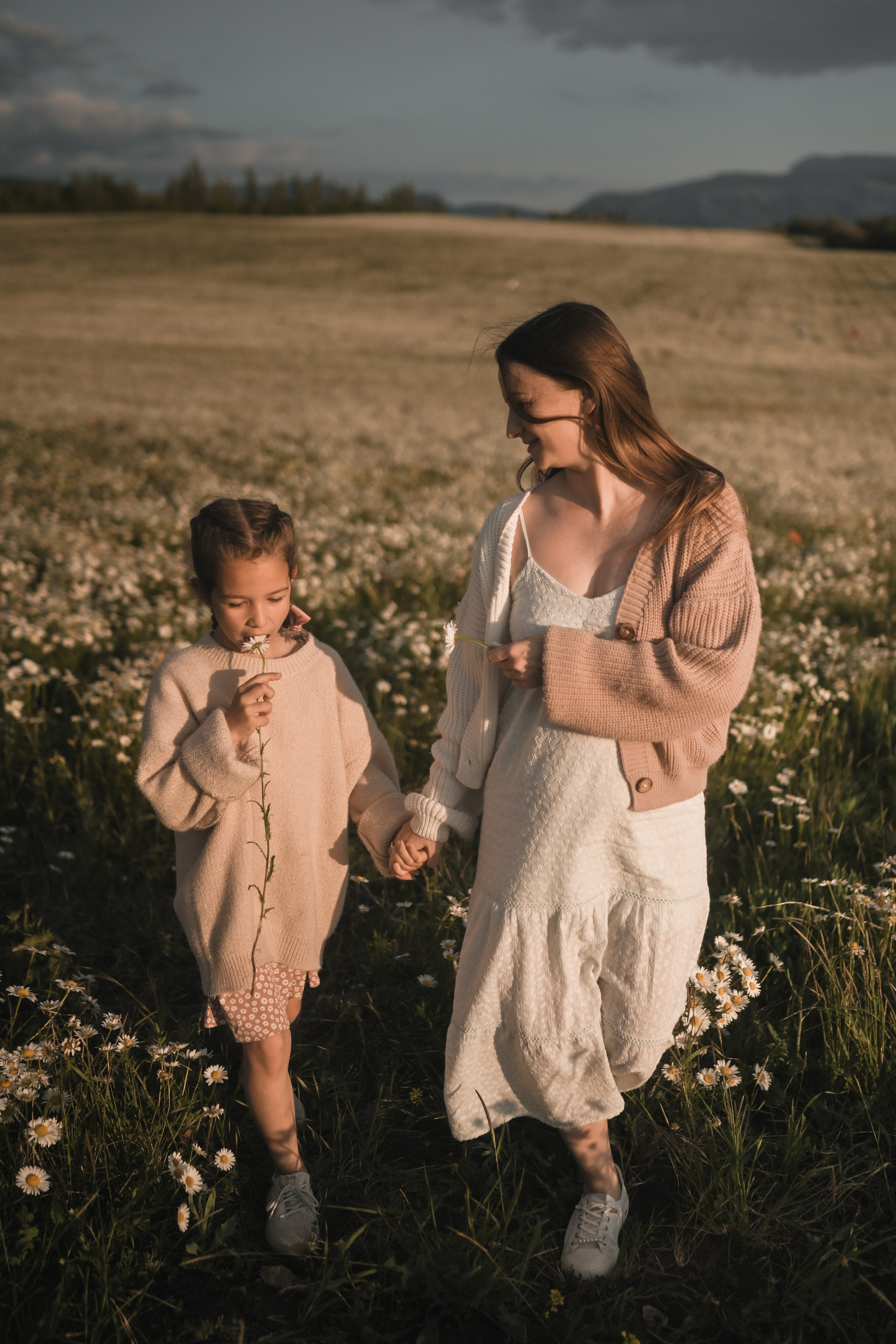 Семейная фотосессия в ромашковом поле в Крыму. Свадебный и семейный фотограф и видеограф, Крым, Москва, Санкт -Петербург