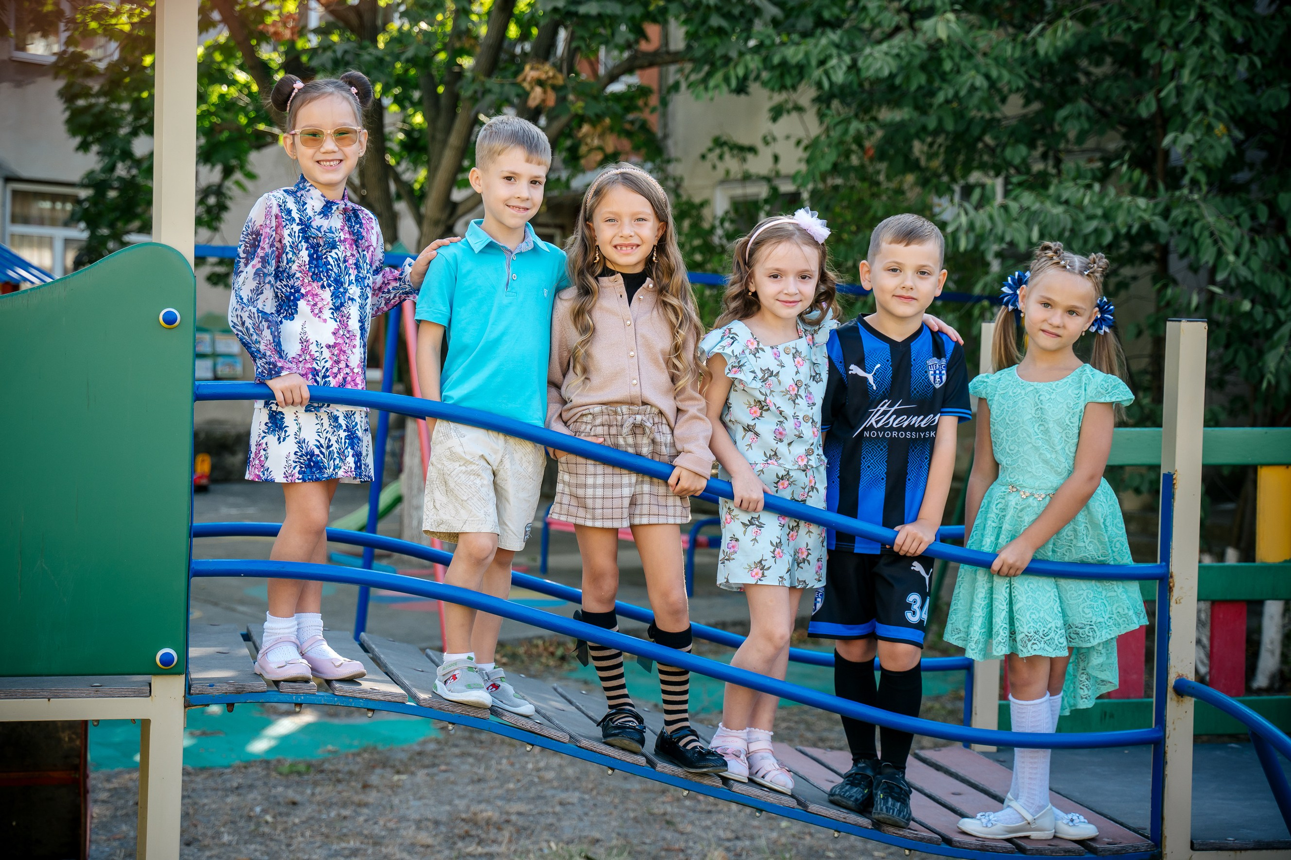 Портрет ребёнка детского сада, группки с друзьями в детском саду. Выпускные альбомы, школьные фотосессии в городе Новороссийске