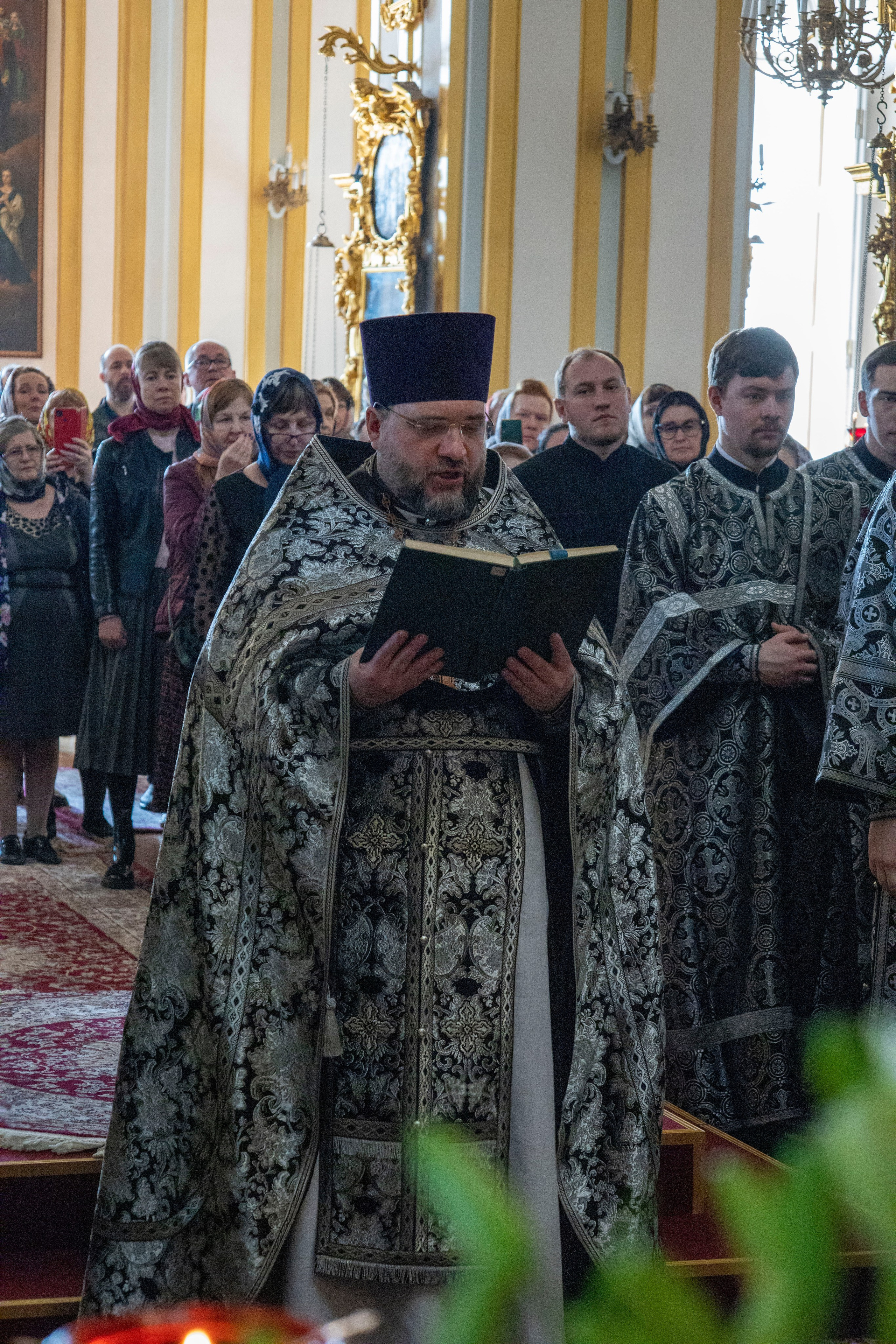 ВЕЧЕРНЯ С ВЫНОСОМ ПЛАЩАНИЦЫ. НИКОЛО-БОГОЯВЛЕНСКИЙ МОРСКОЙ СОБОР
