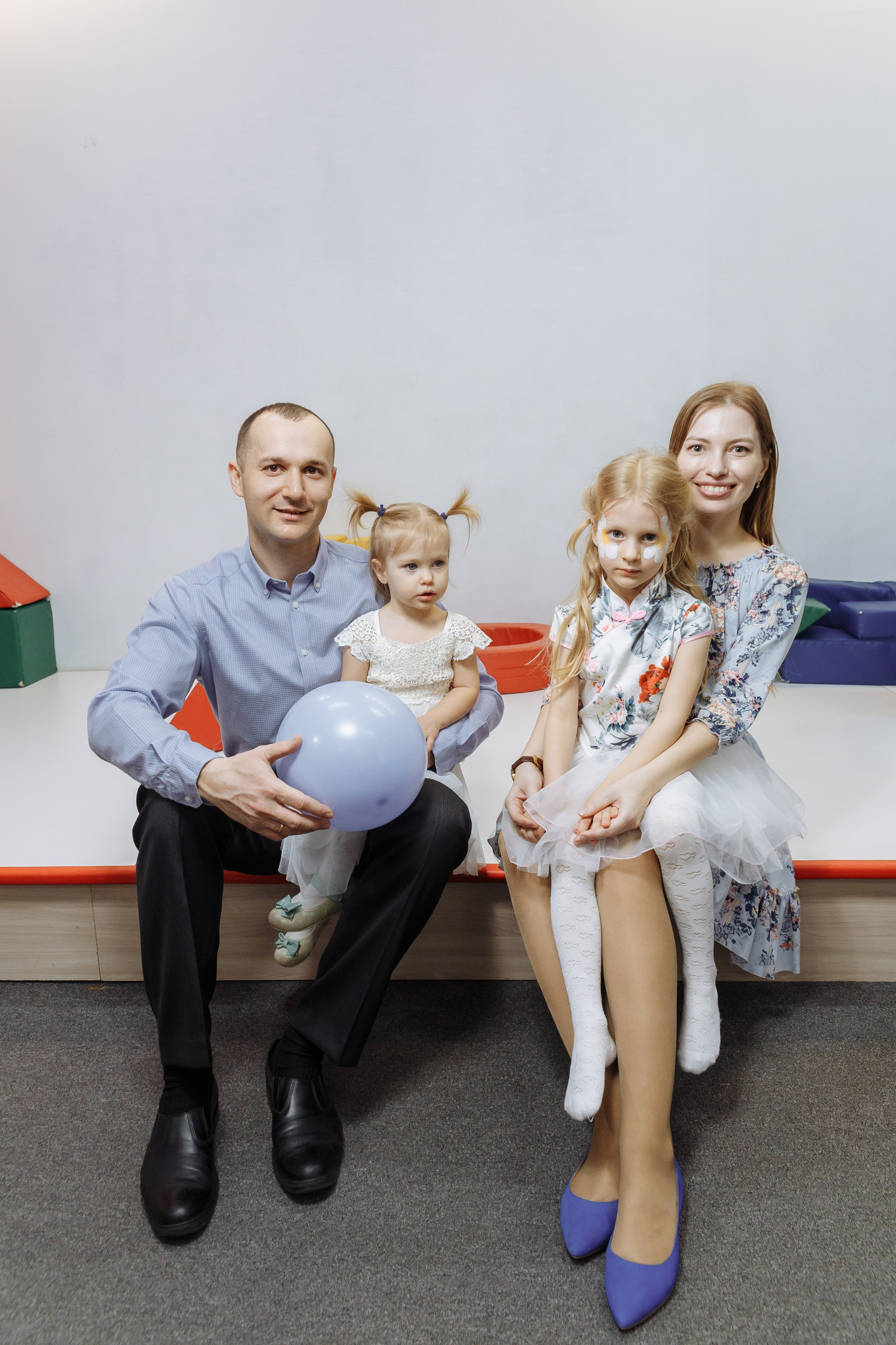 Олеся празднует свое 6 летие в компании Алисы, Чеширского кота и друзей. Событийный фотограф Максим Бескоровайновнов