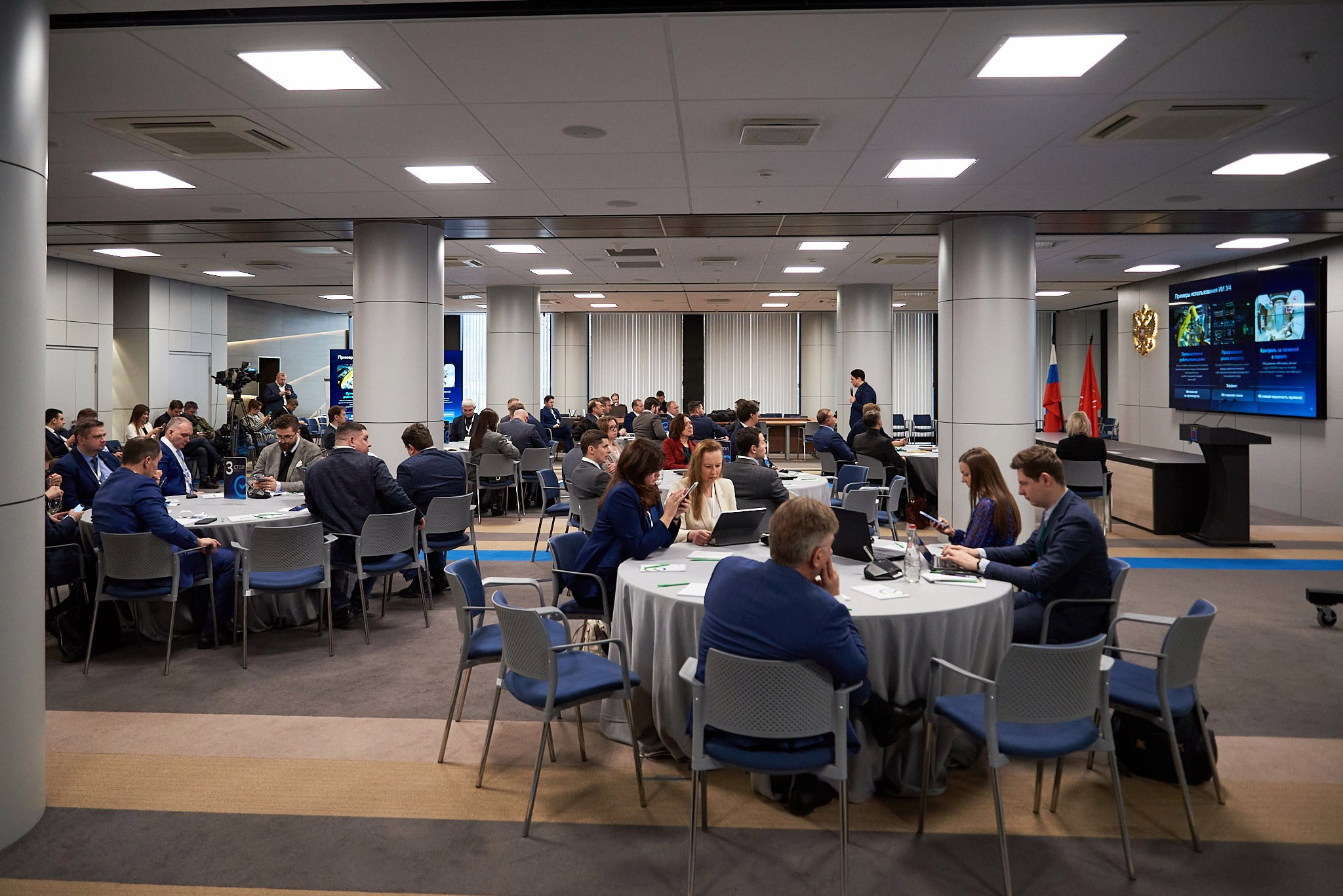 Дизайн-сессия ИИ трансформации Санкт-Петербурга. Иван Ступа, репортажный фотограф в Санкт-Петербурге и Ленинградской области