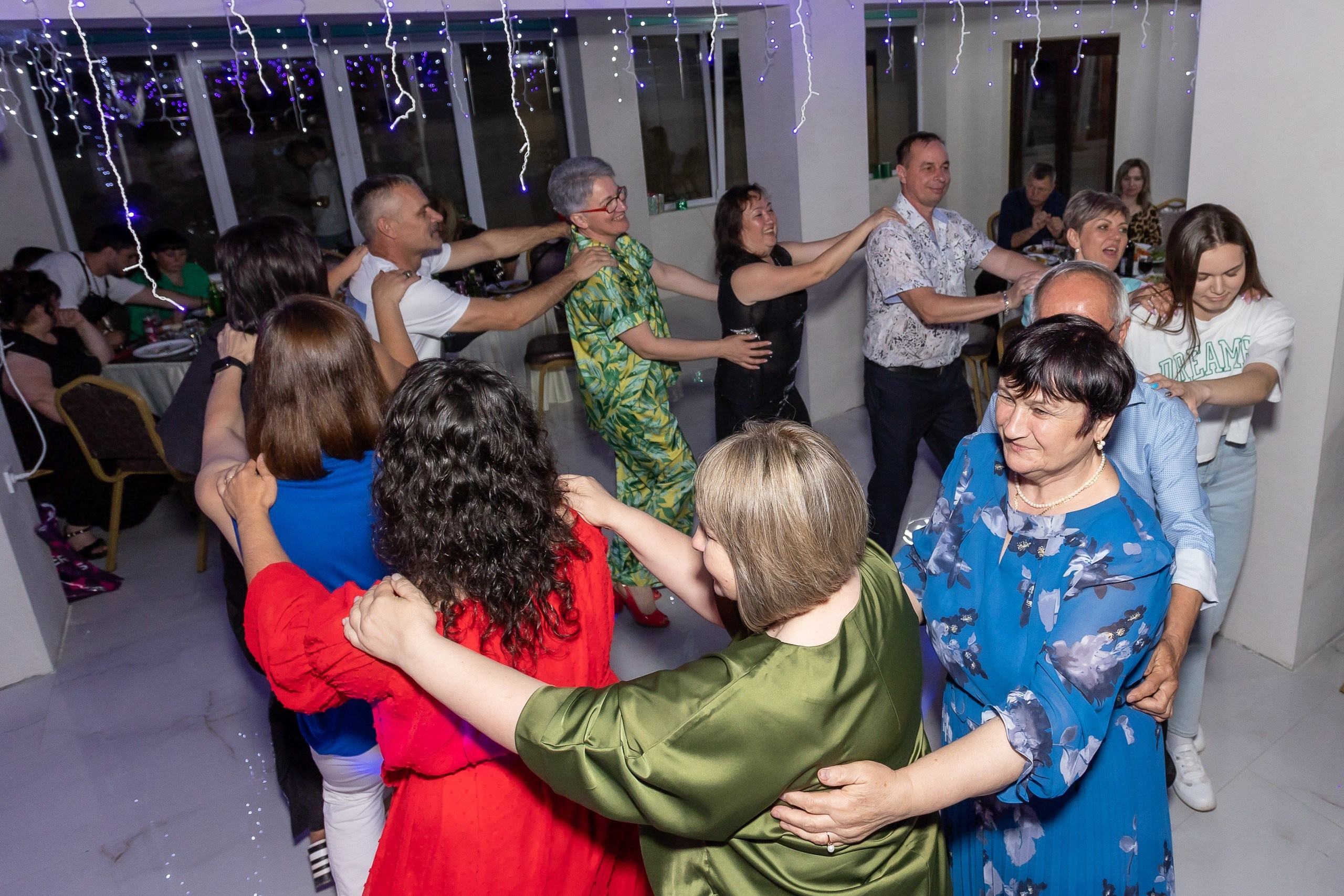 Вручение аттестата и выпускной вечер. Выпускные альбомы Майкоп, Краснодар Елена Золотарева