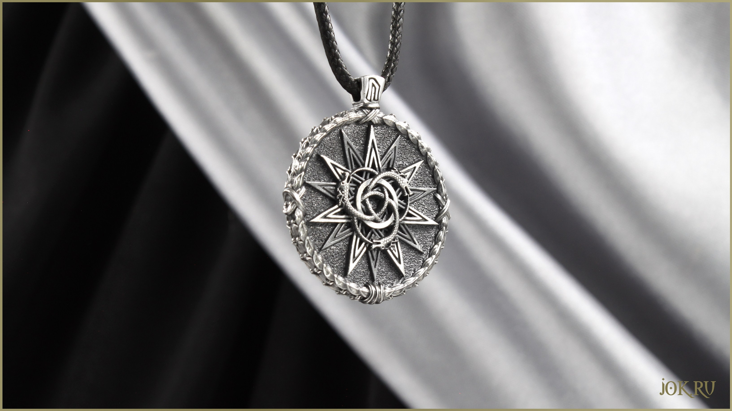 Подвеска круглый медальон с драконами изготовлена на заказ в Мастерской  Joker-studio. Производство амулетов по эскизам.