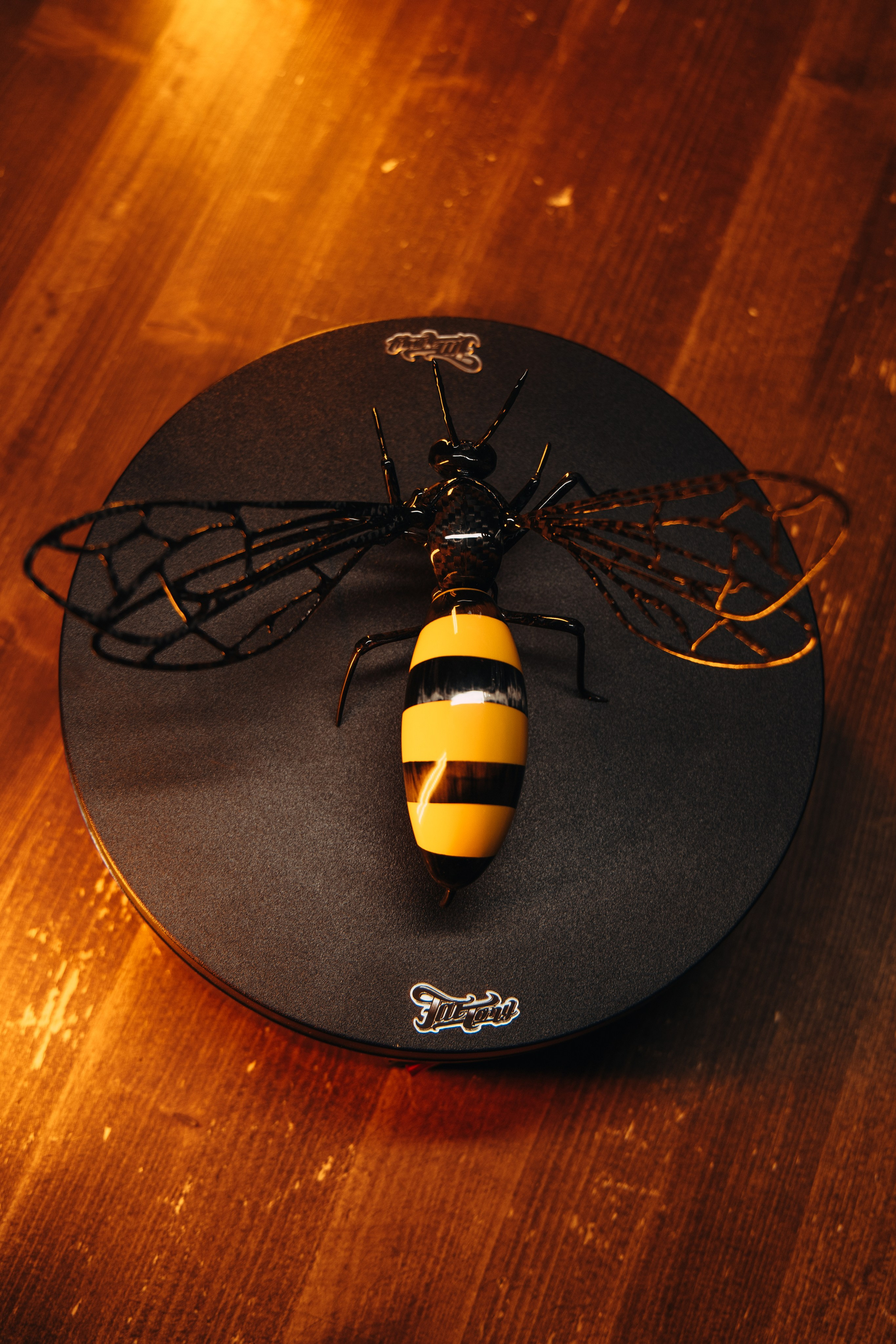 Оса из разных видов карбона, полностью ручная работа. DeLorein