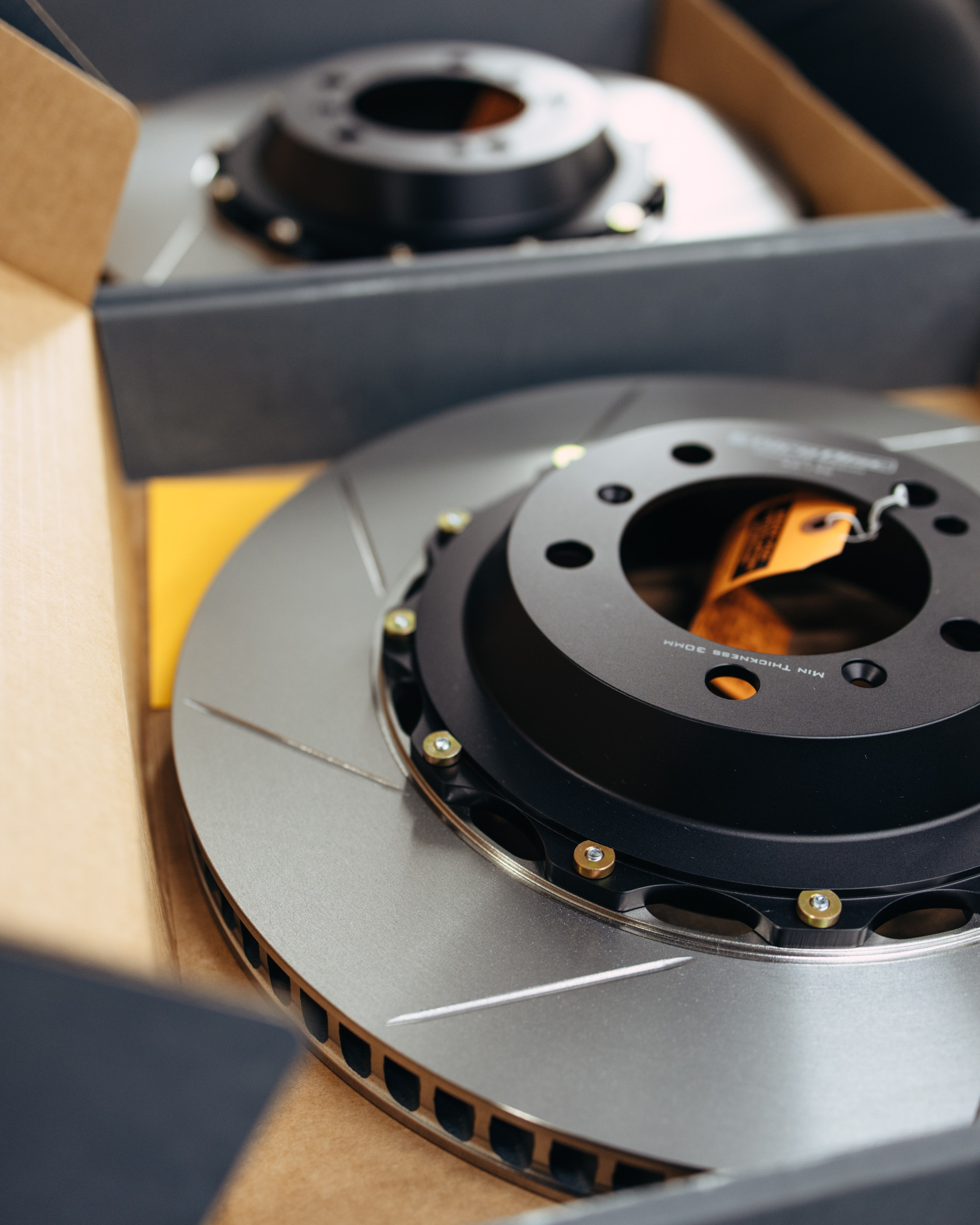 Porsche 911 замена дисков после перегрева и замена колодок. DeLorein