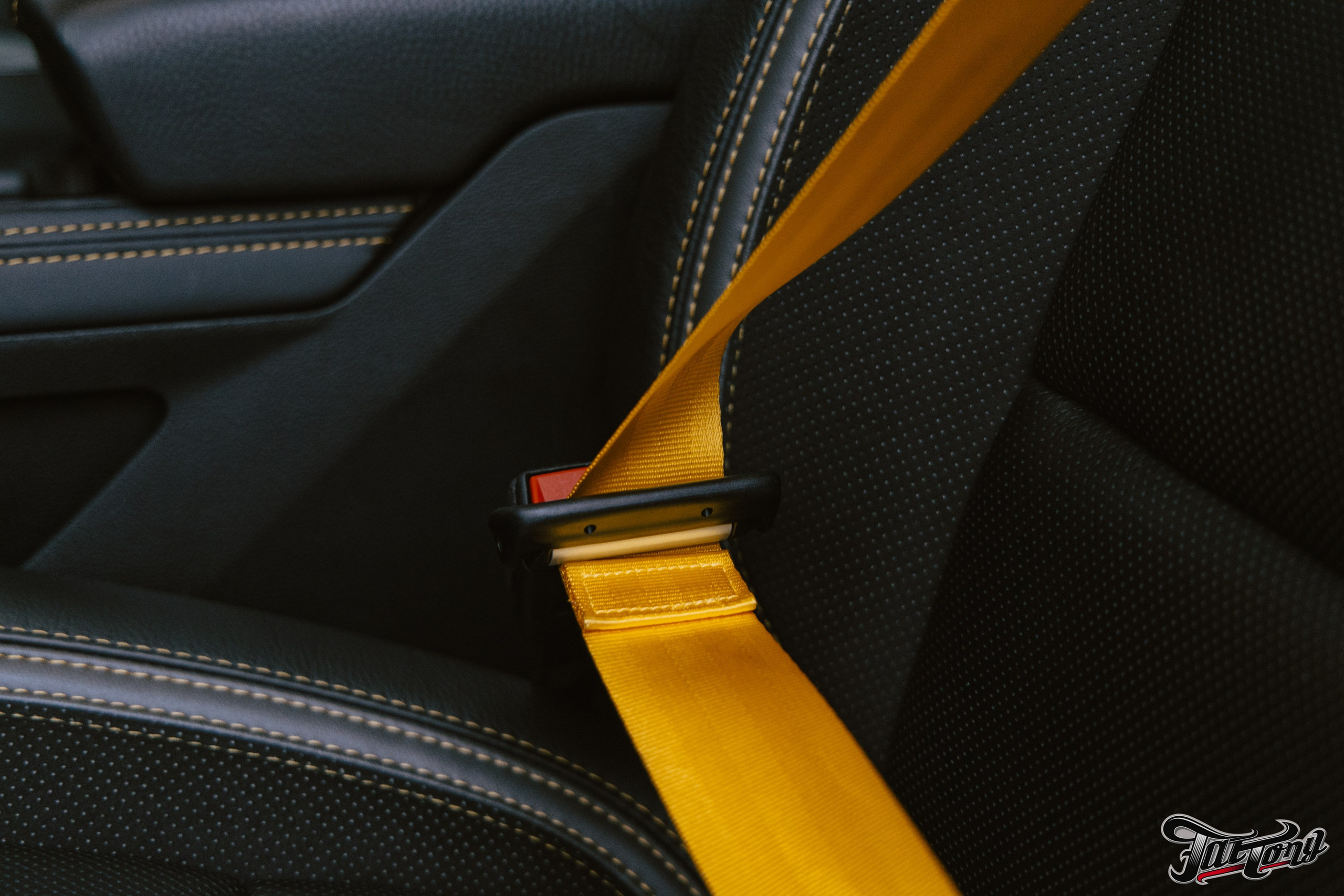 RAM TRX замена ремней безопасности и оклейка в полиуретан. DeLorein