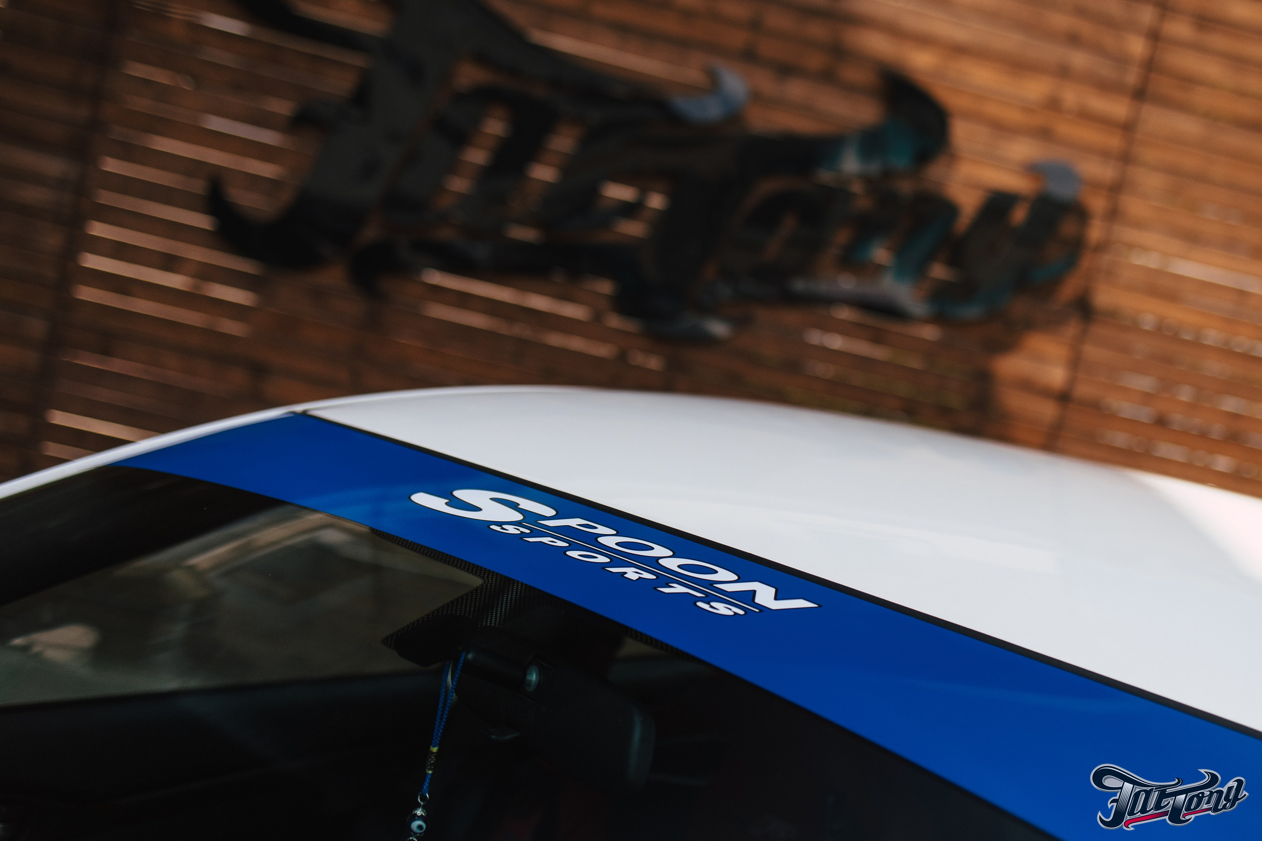 Honda Сivic type R снятие краски c капота и лачка карбона. DeLorein