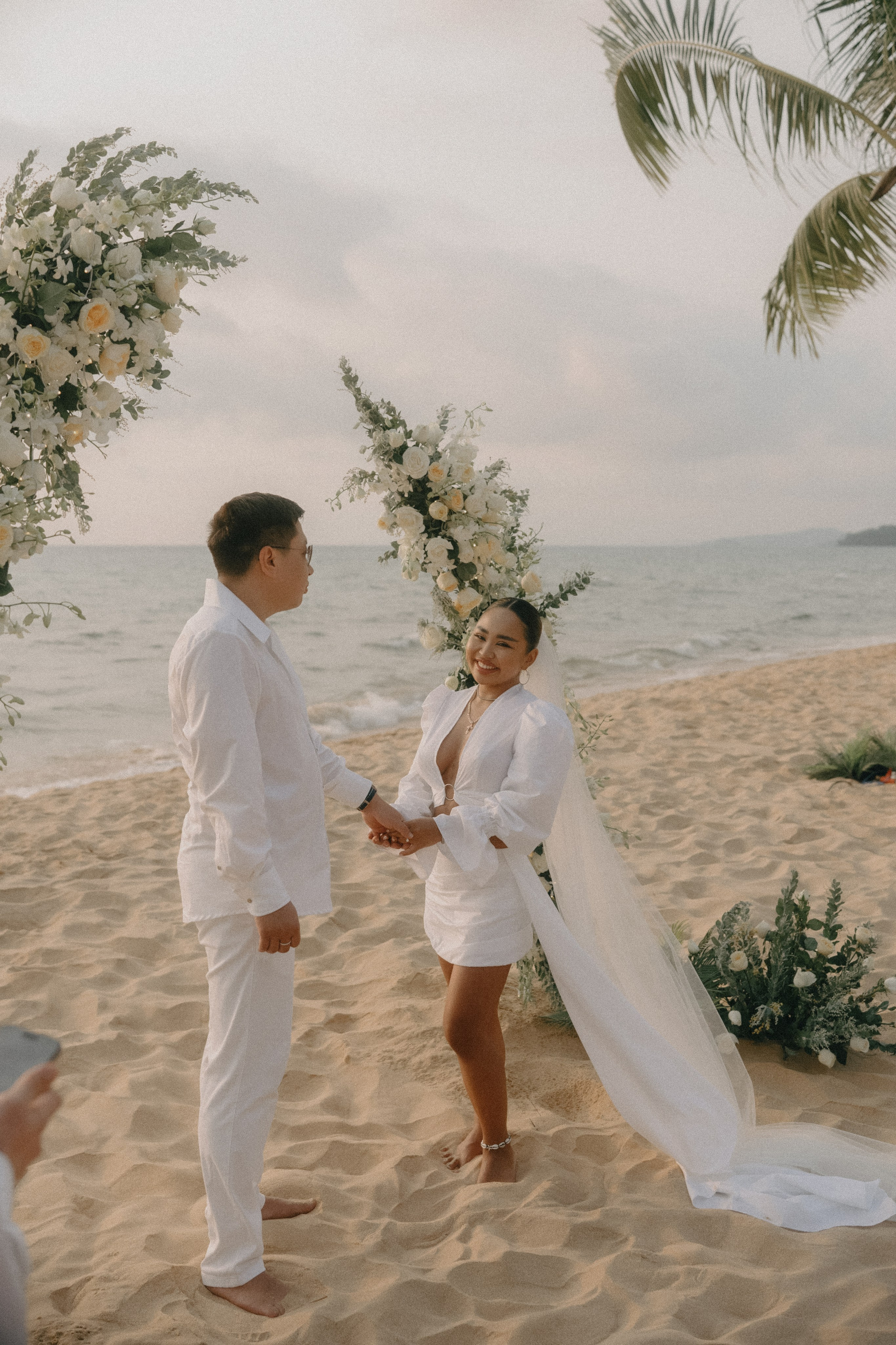 Руслан & Ирина. La Marée wedding agency Свадебное агентство на Фукуоке, Вьетнам — организация свадеб, декор, координация и помощь парам для идеального дня