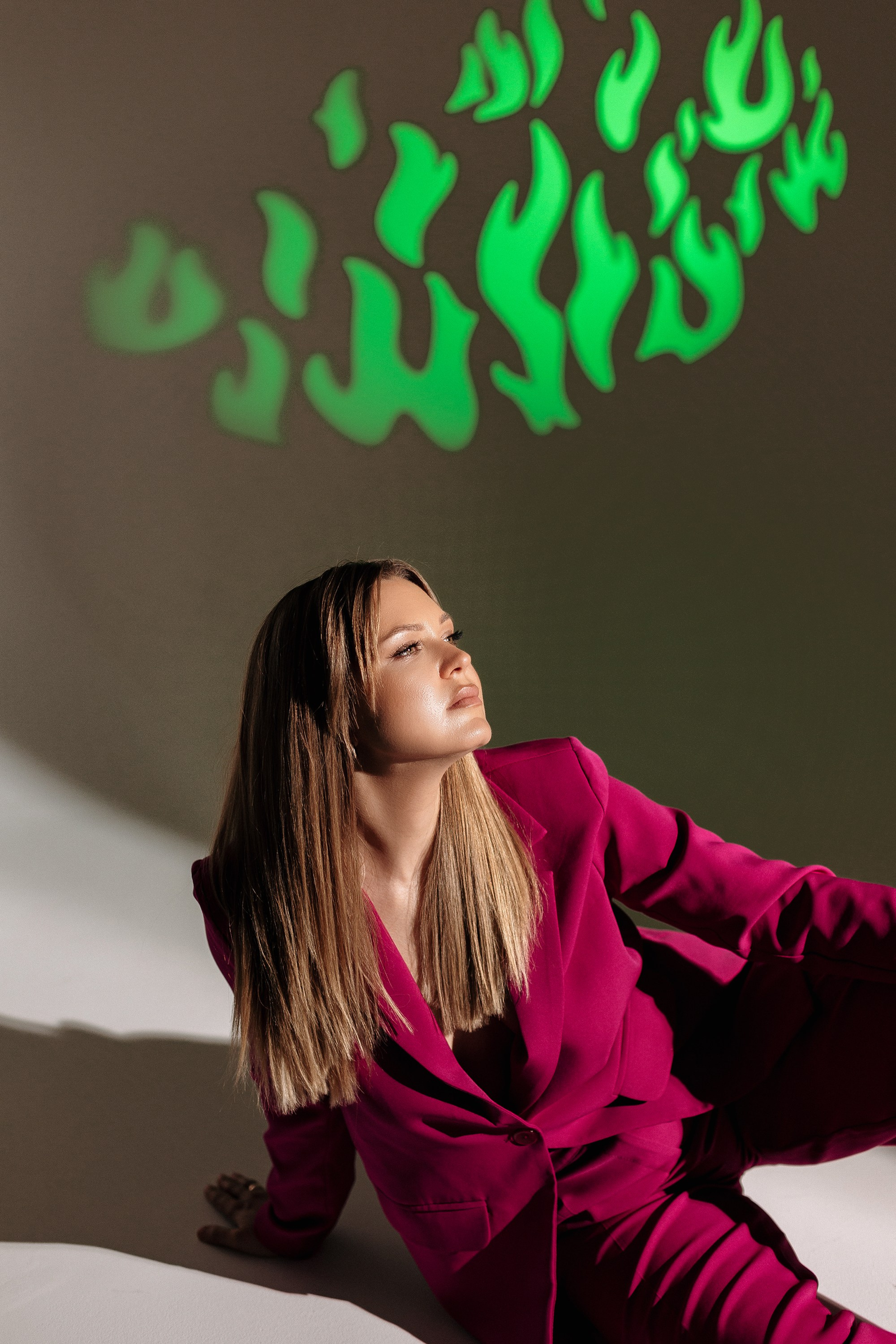 Персональная съёмка с цветным светом. Свадебный фотограф Пермь