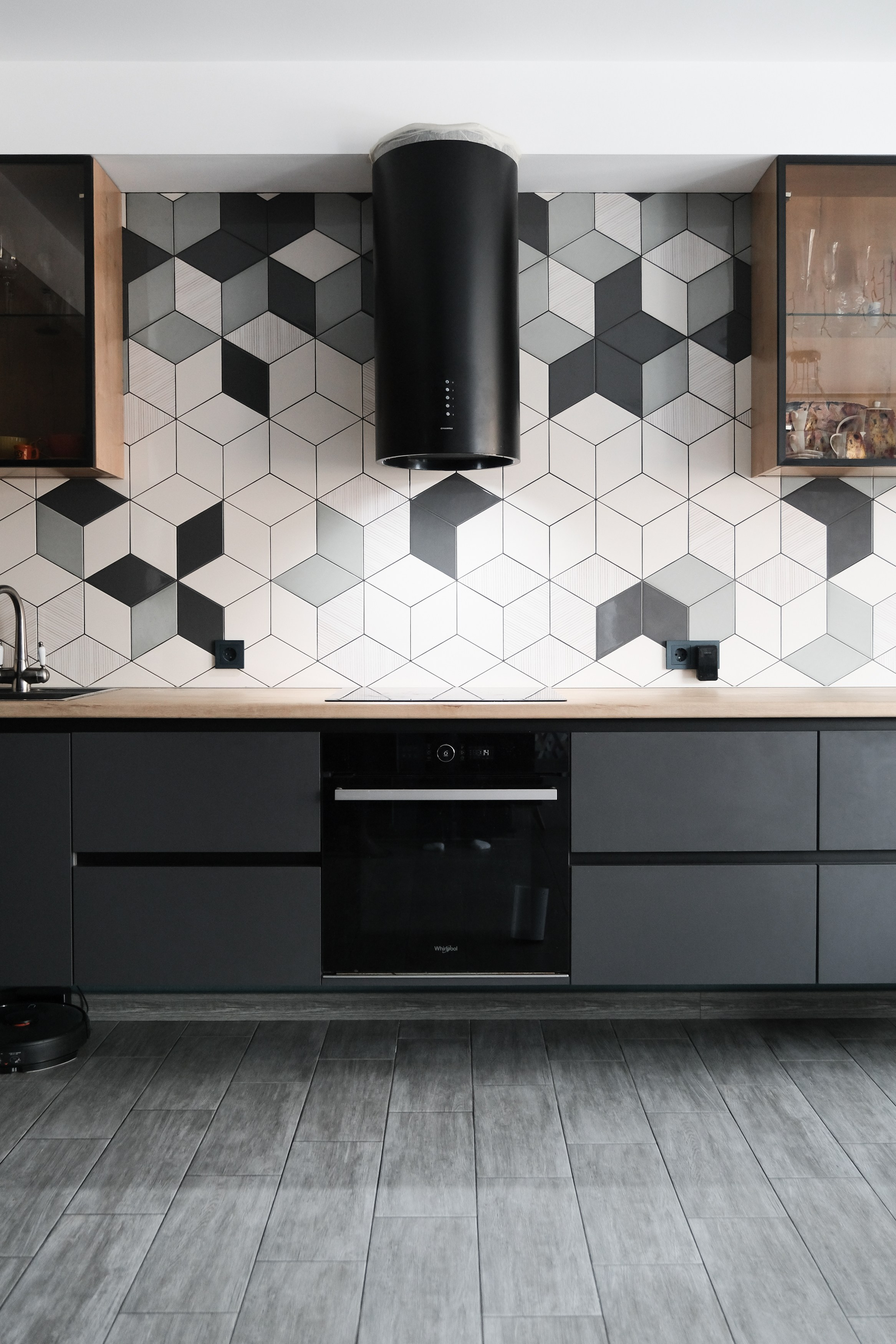 Кухня в Томске на заказ в Академгородке Таунхаус. Мебель на заказ. ГУДРУМ — Мебель на заказ в Томске | Кухни | Шкафы | Стулья и Столы