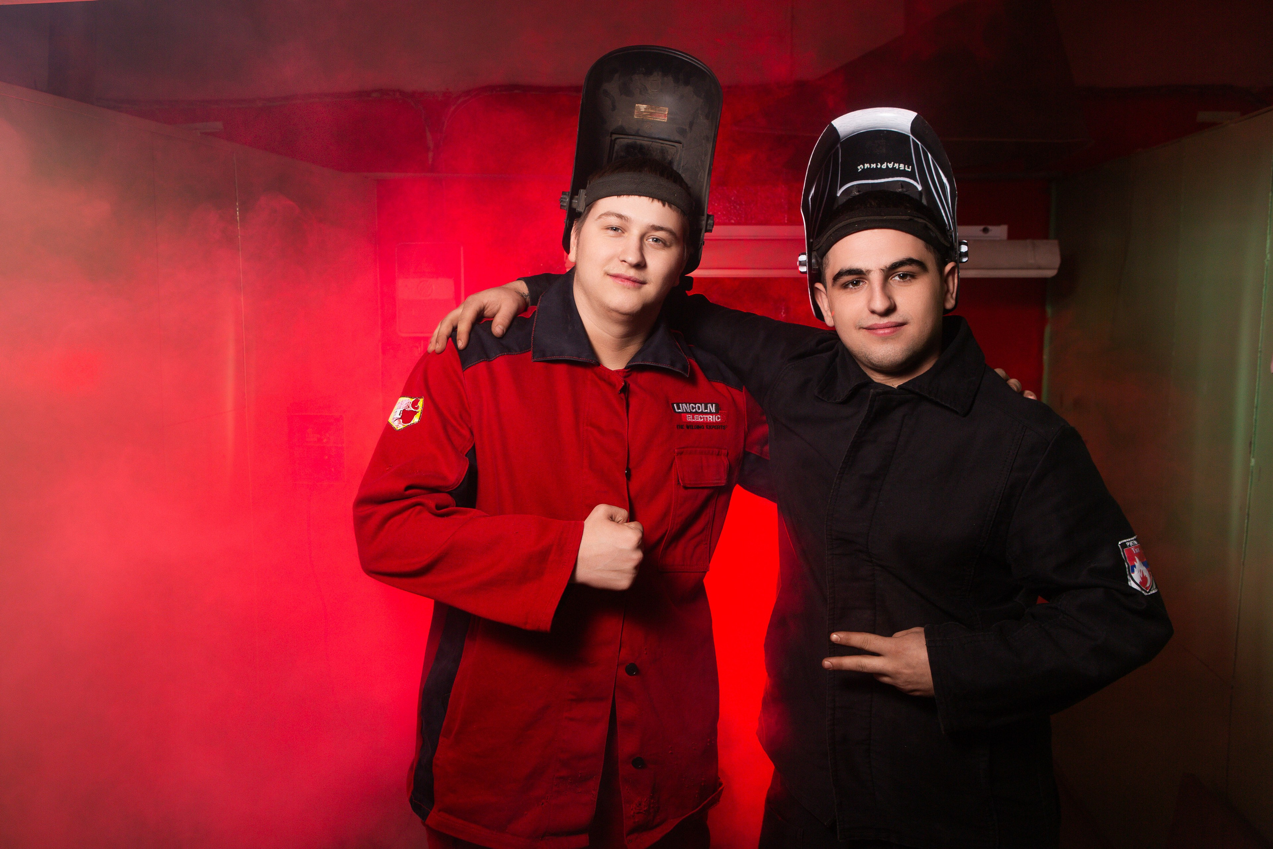 Фотосессия в Цеху для Выпускников Сварочного Производства | Твой Альбом Мценск. ТВОЙ АЛЬБОМ / ТВОИ ПРАВИЛА