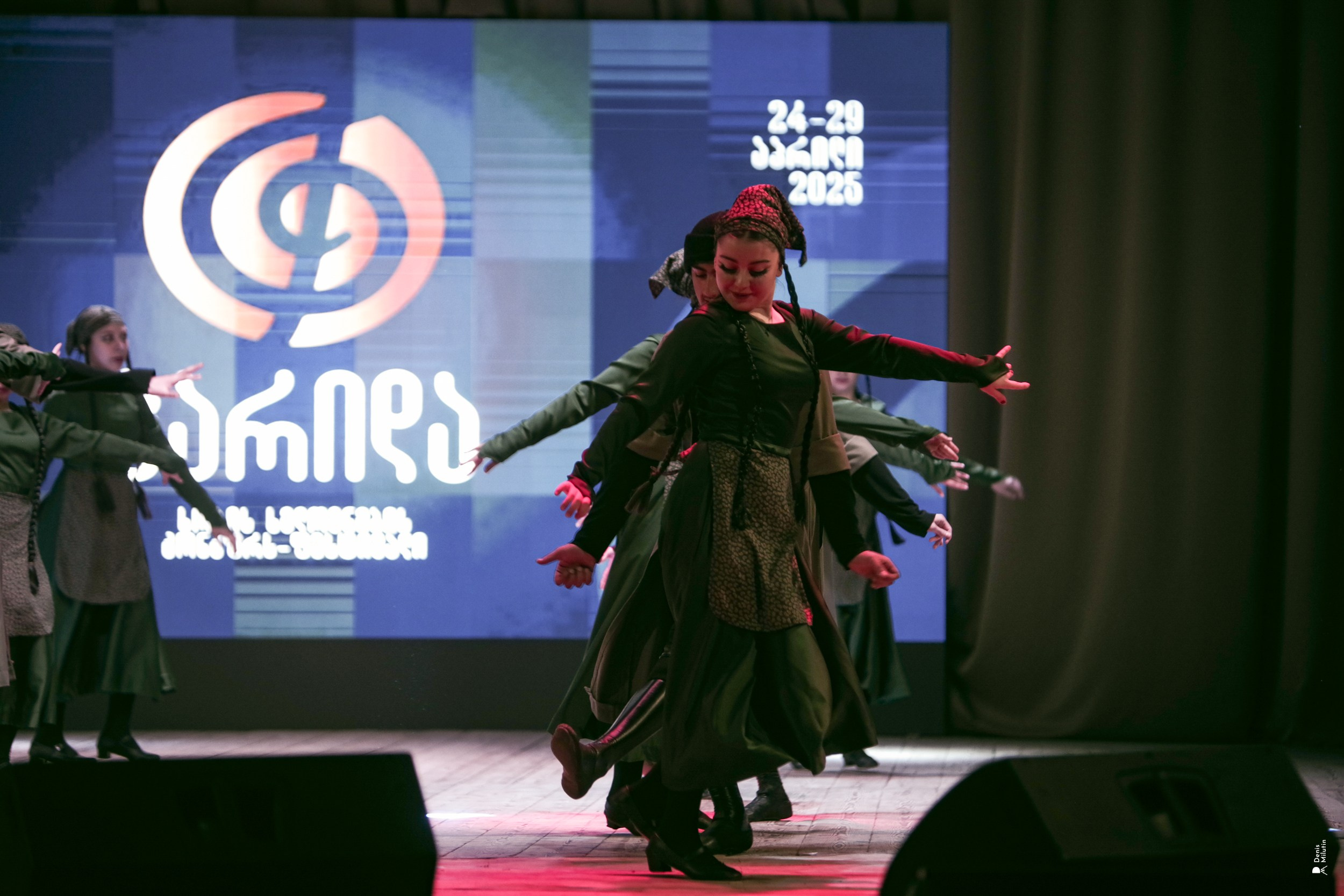 Танцы в Хоби. Портретный фотограф Денис Милютин