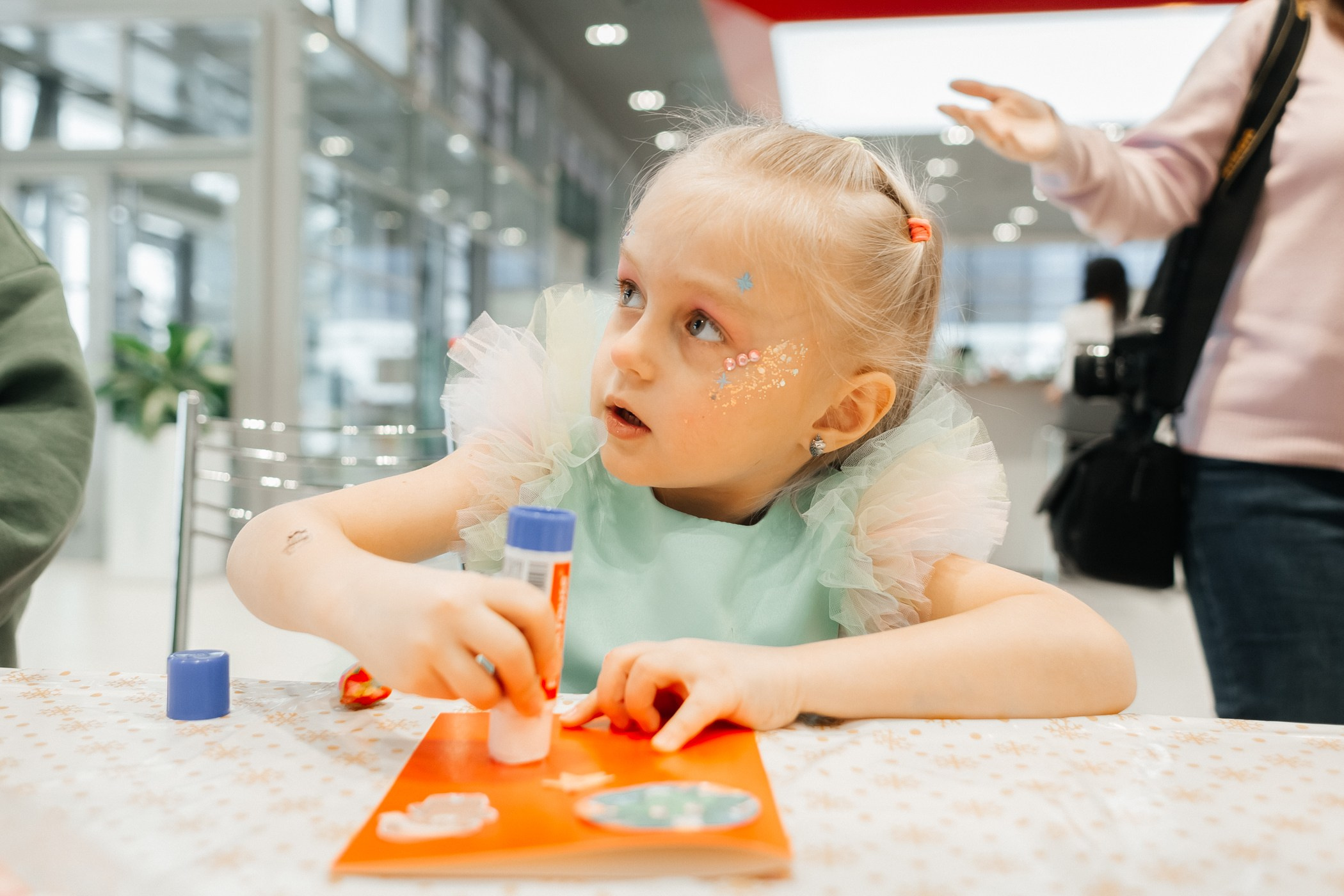 Детский мастер-класс в «Картель Авто» — «Студия чудес Алиса». Фотограф Кемерово | Сергей