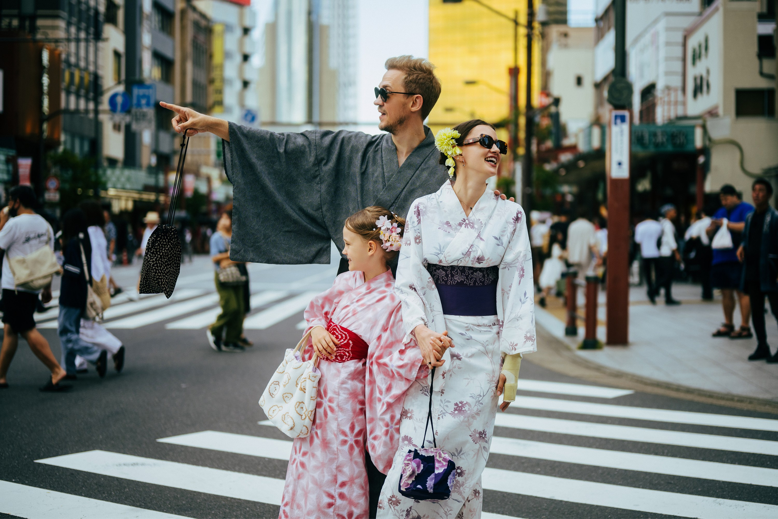 Nailya Anton and Varvara. Asakusa. Photographer in Tokyo Anatolii Ozarto