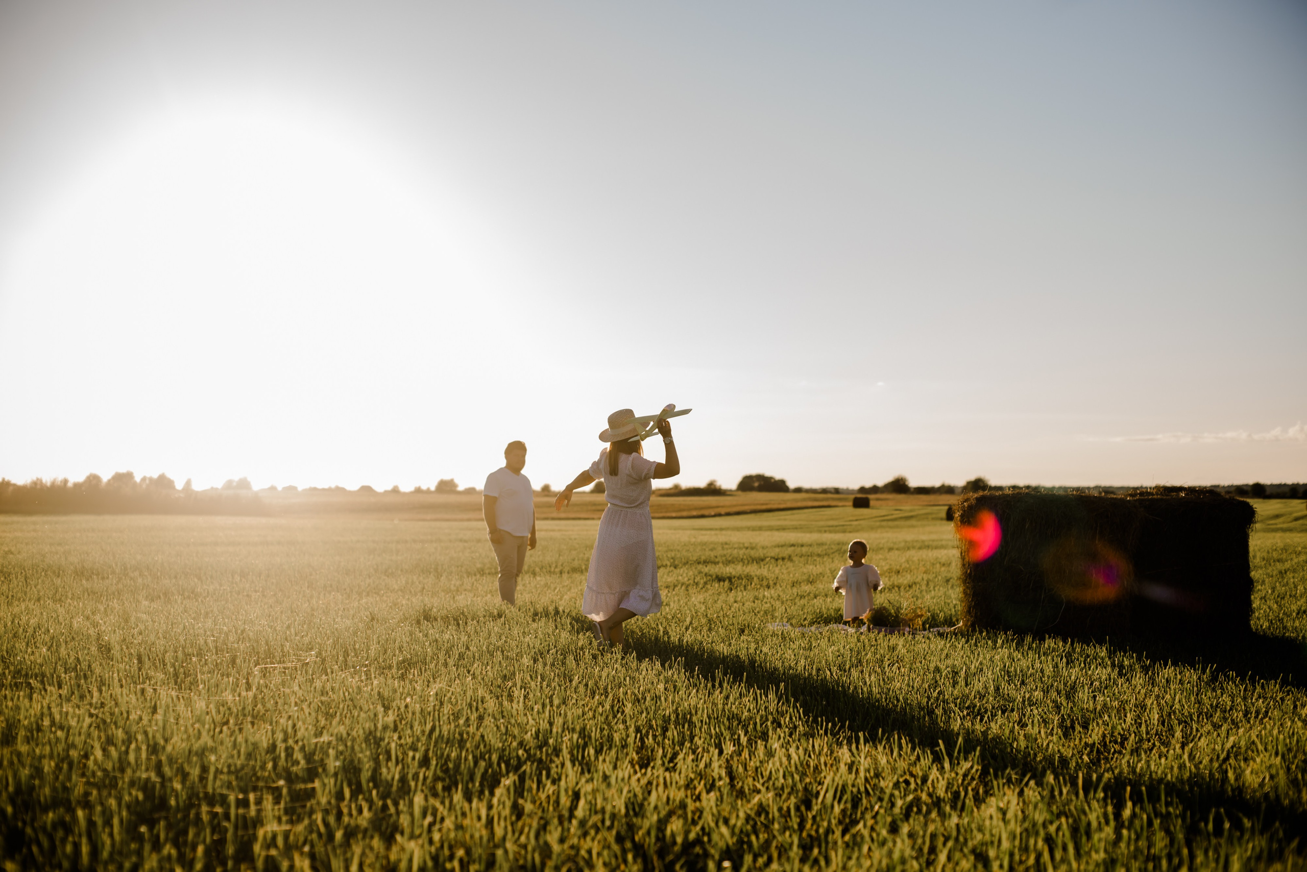 Семья в поле. Свадебный и семейный фотограф Евгения Кононова