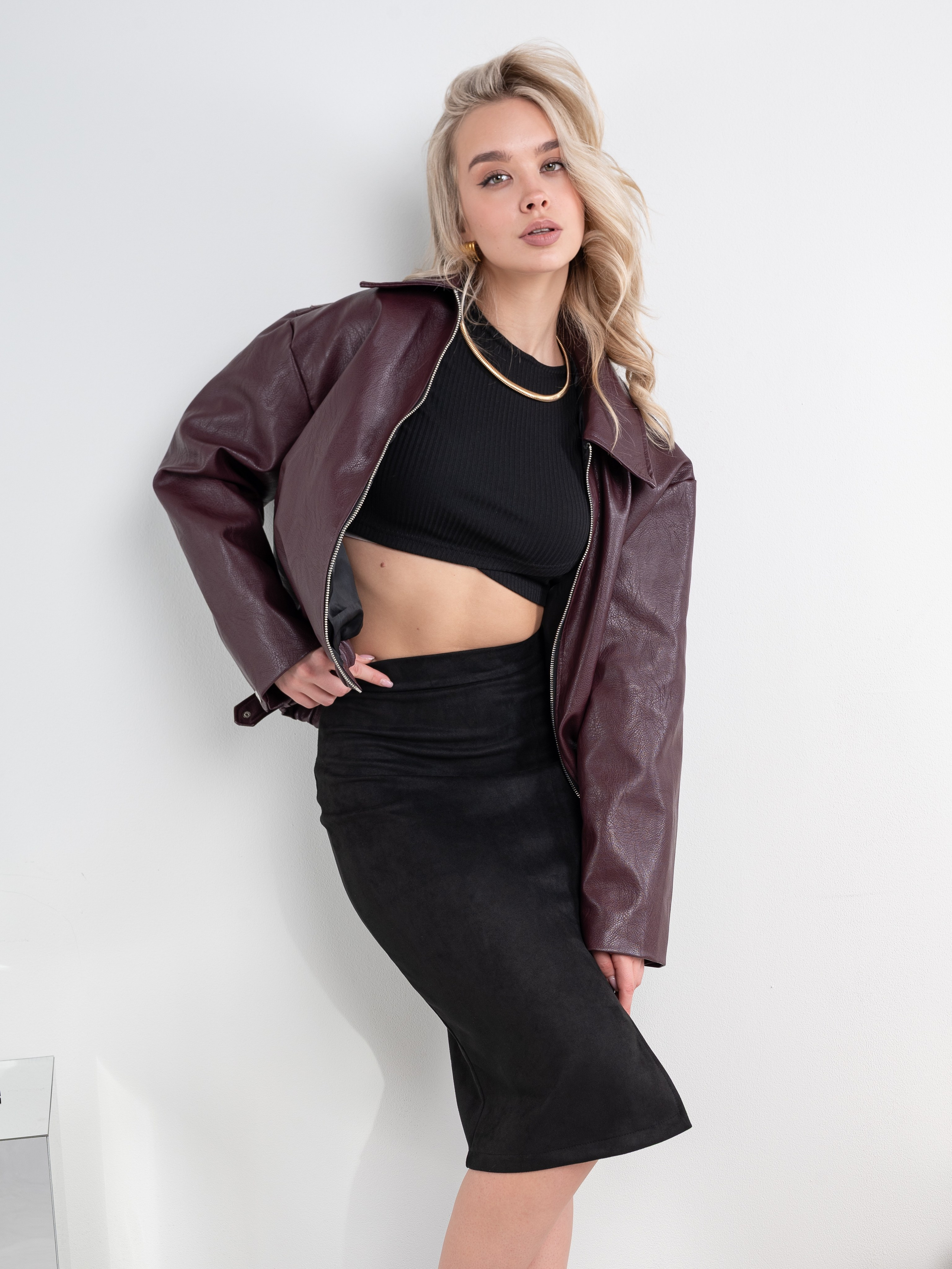 Замшевые юбки серия 2: интерьер+стилист. Предметный фотограф, фото для маркетплейсов Пятигорск, КМВ