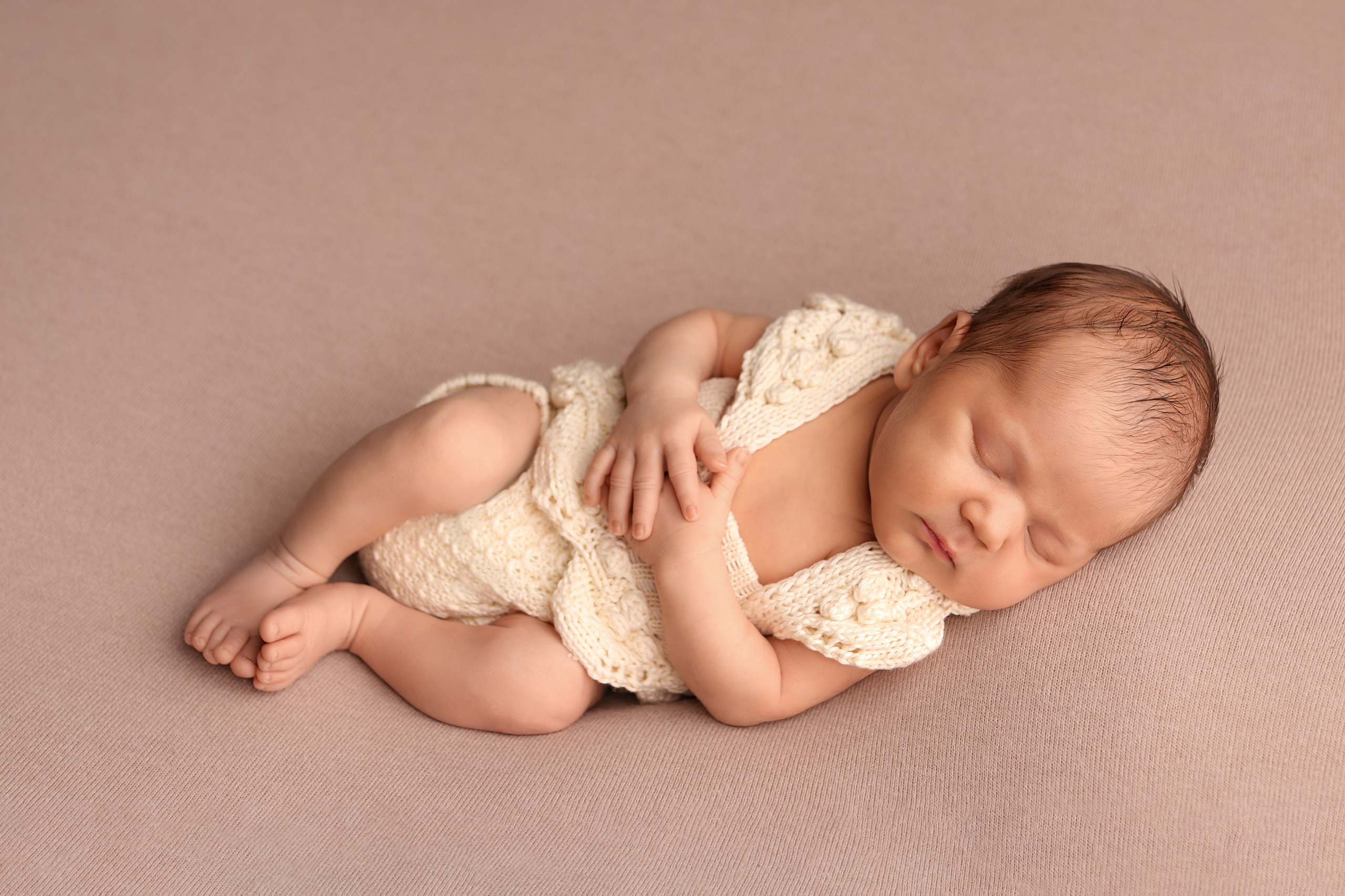 Красивые фотографии малышей у Вас дома. Фотограф новорождённых в Санкт-Петербурге Лилия Яковлева