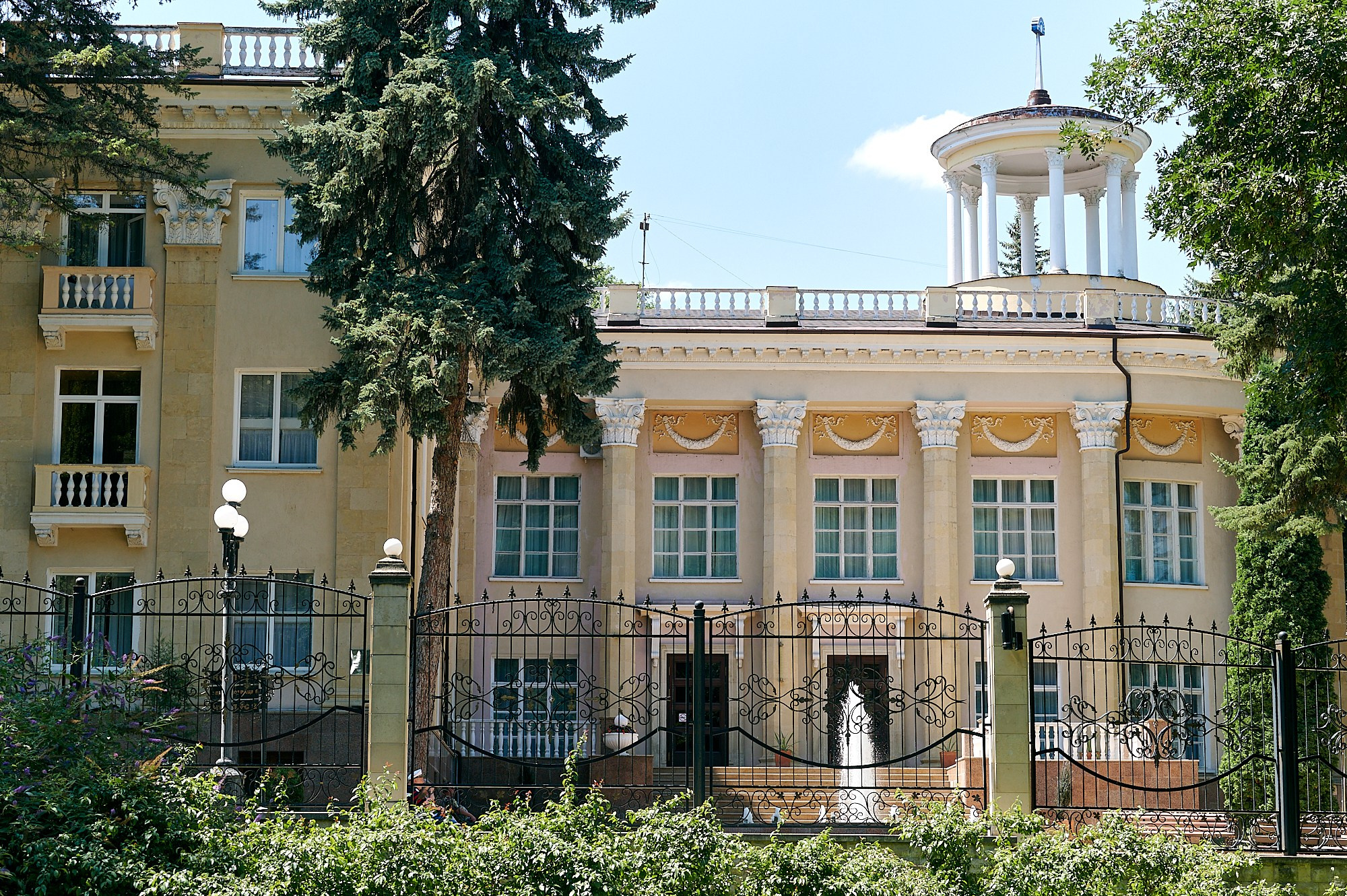 Кисловодск, Россия. Август 2024. Фотографии отовсюду и обо всем