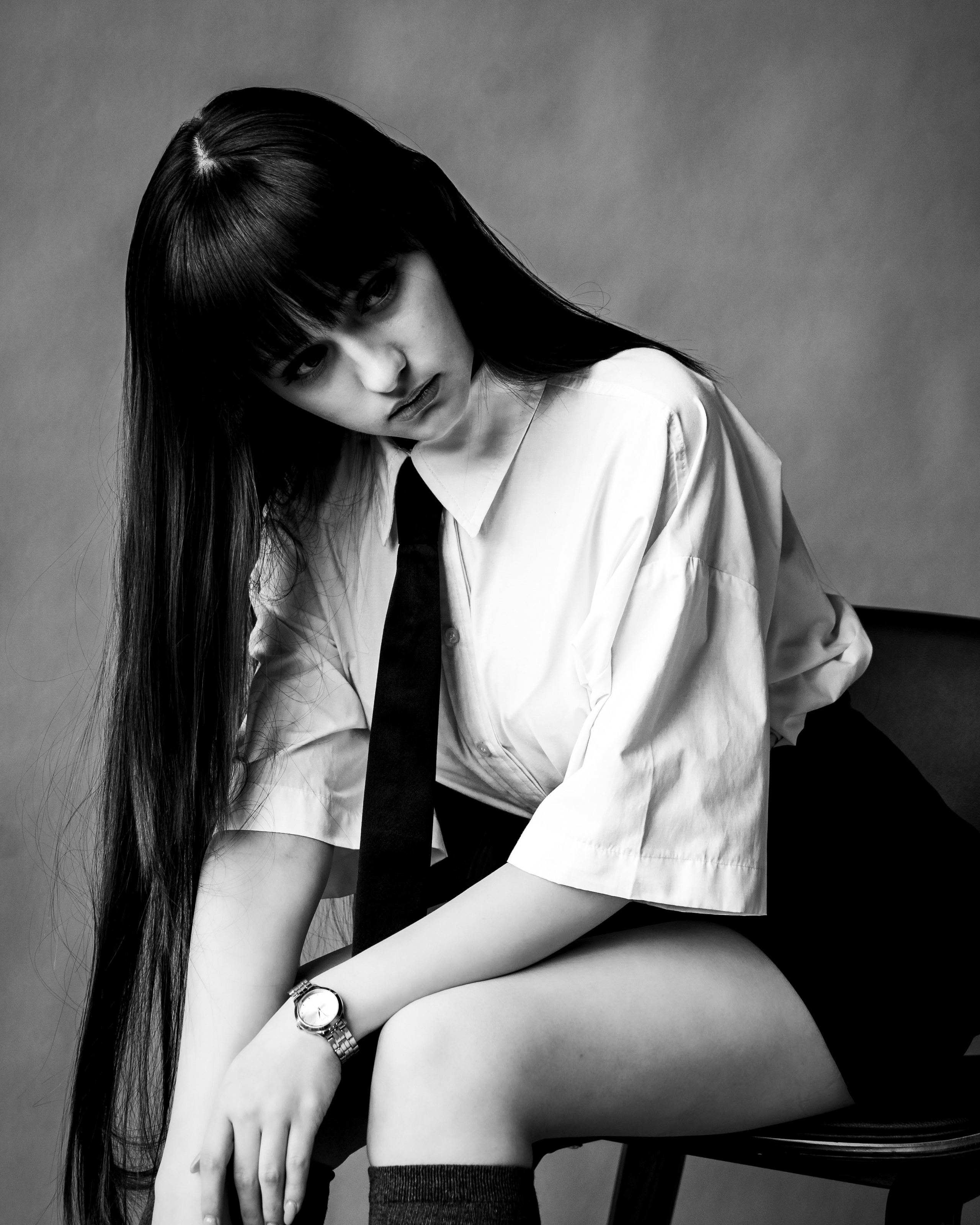 Монохромная фотография с драматическим светом — взгляд вглубь