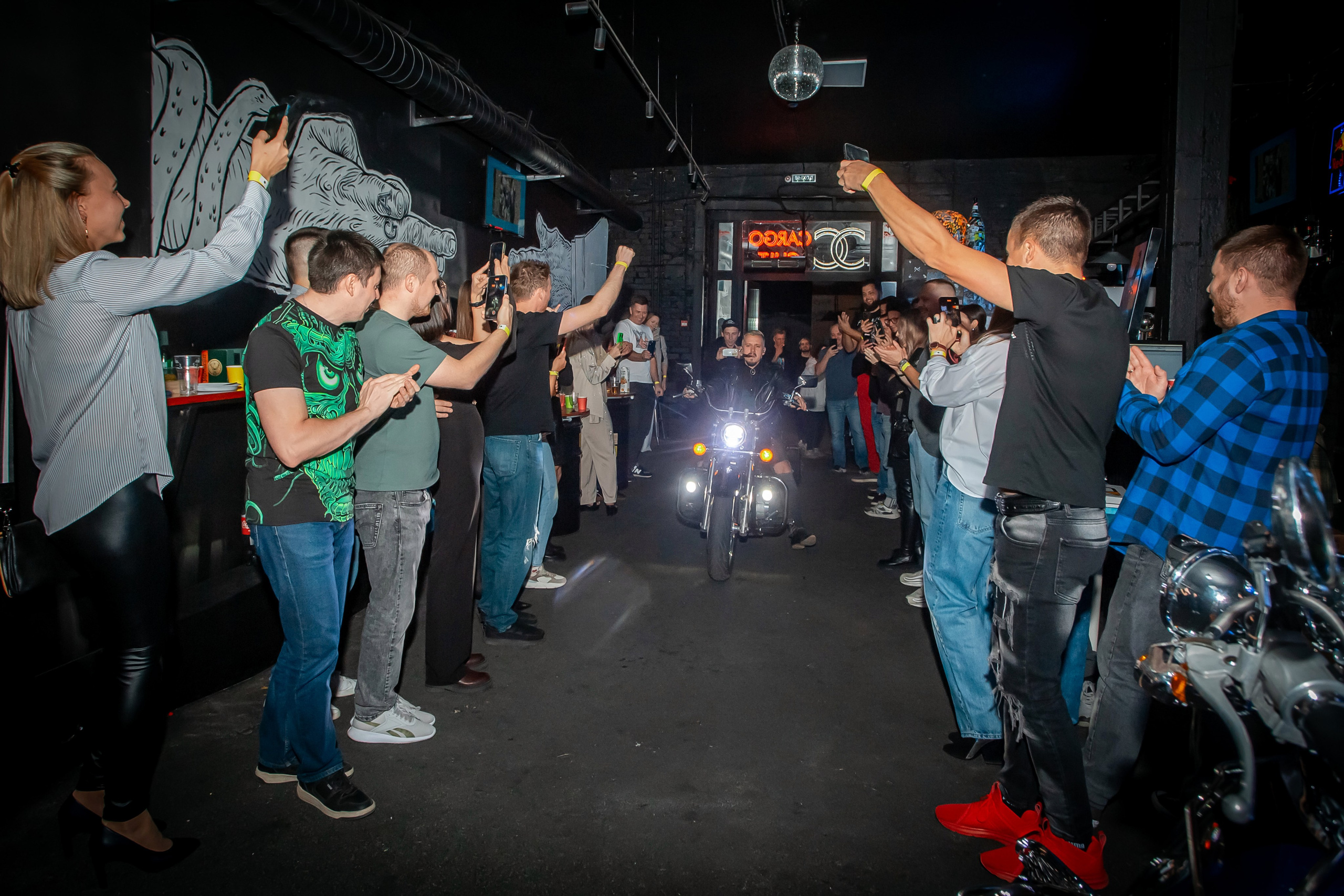 День рождения Антона в Cargo Cult. Фотографиня Мария Дикова