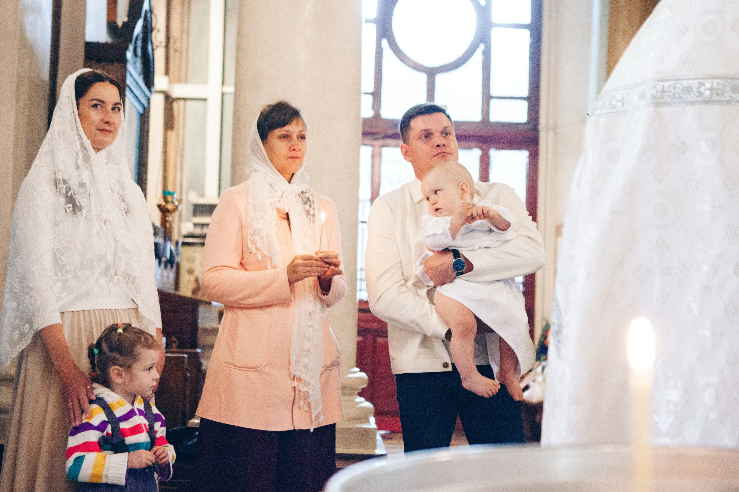 Крещение ребенка в церкви. Фотограф Ольга Ефремова