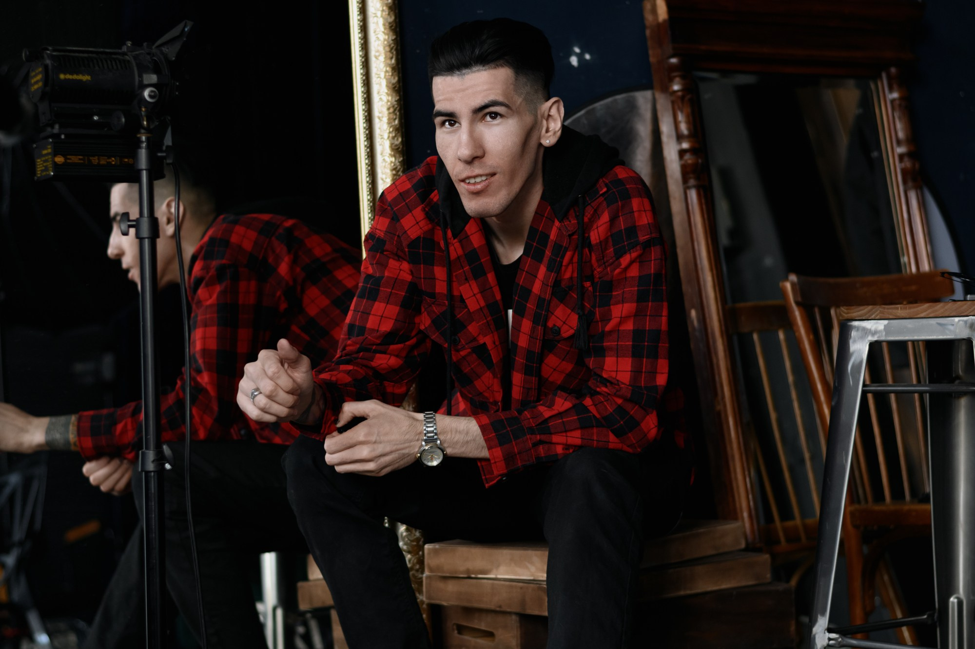 Мужской портрет в Тюмени: стильная студийная фотосессия. Портретный фотограф Тюмень Дарья Мустафина