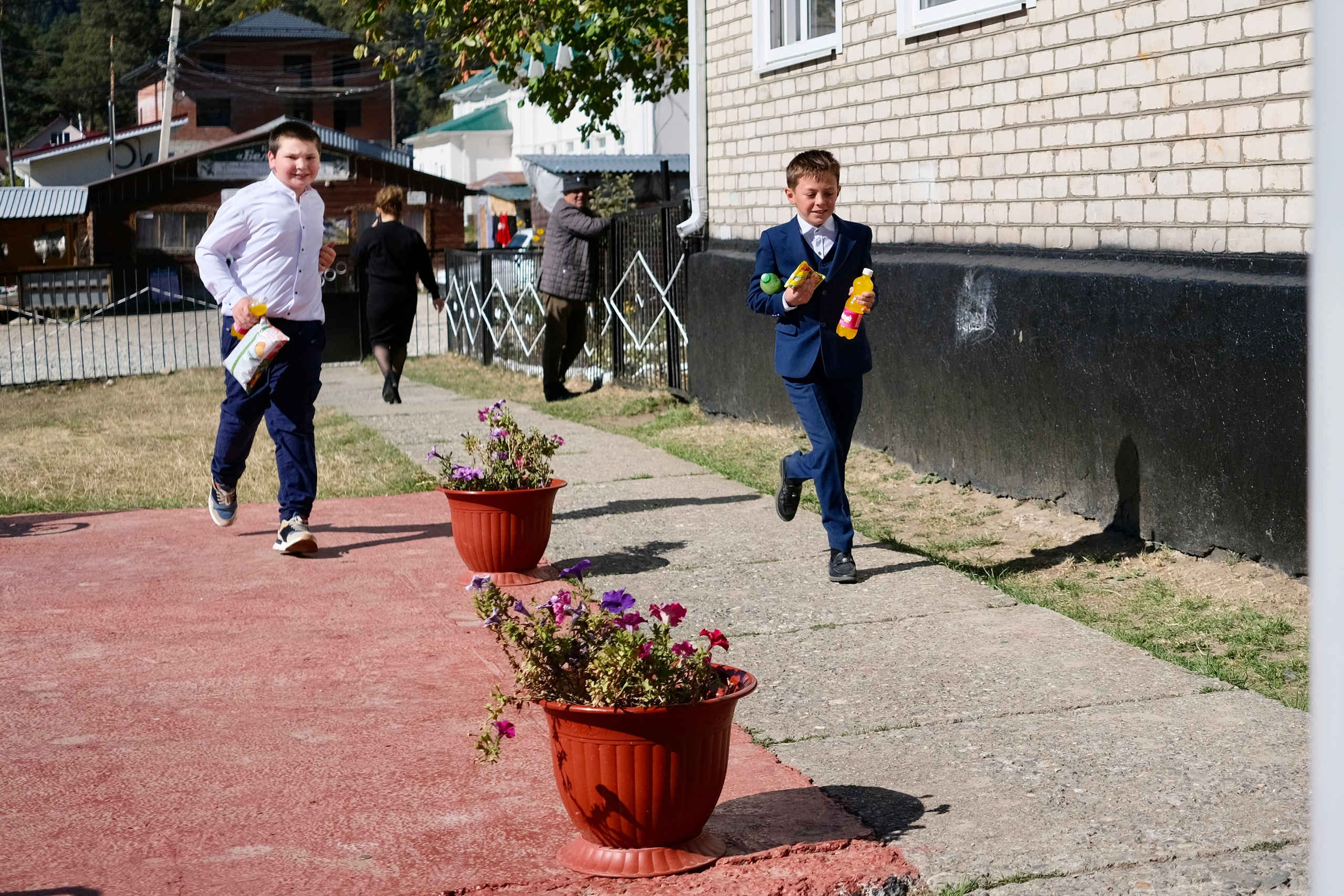 Средняя школа с. Архыз, Карачаево-Черкессия. Фотограф Евгений Андреев