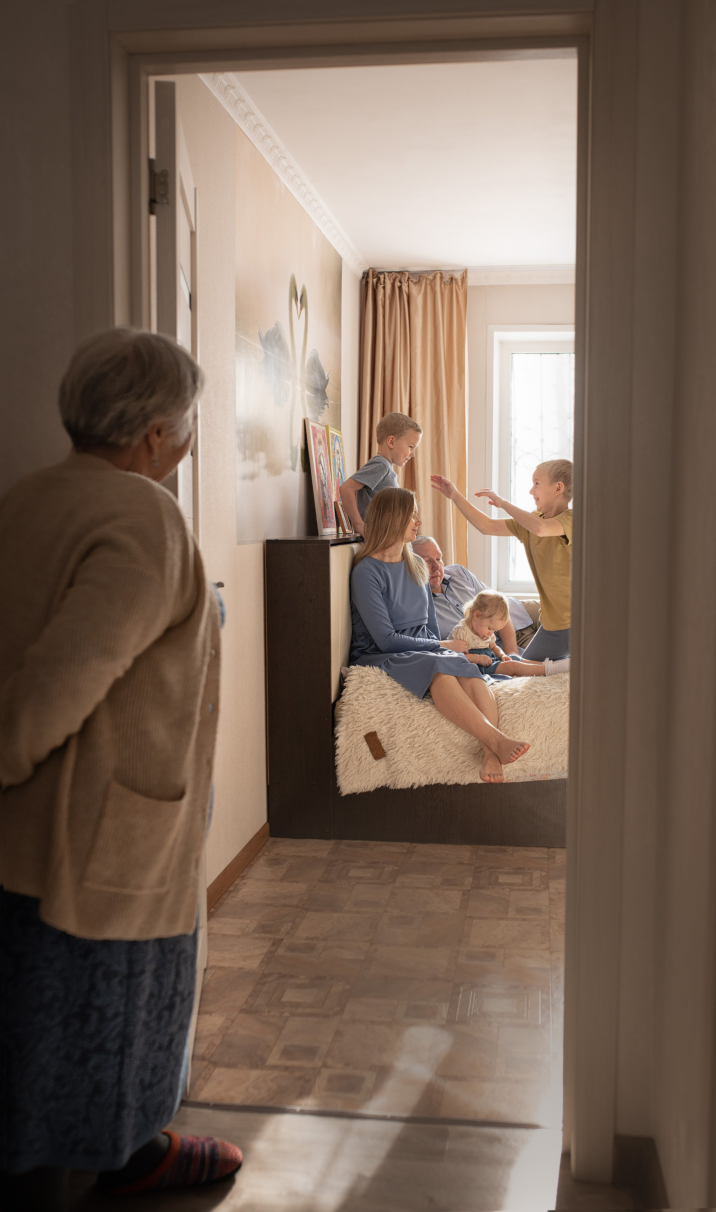 Семья Ляминых дома. Фотографы крещения/венчания  Красноярск Татьяна и Вячеслав Переваловы