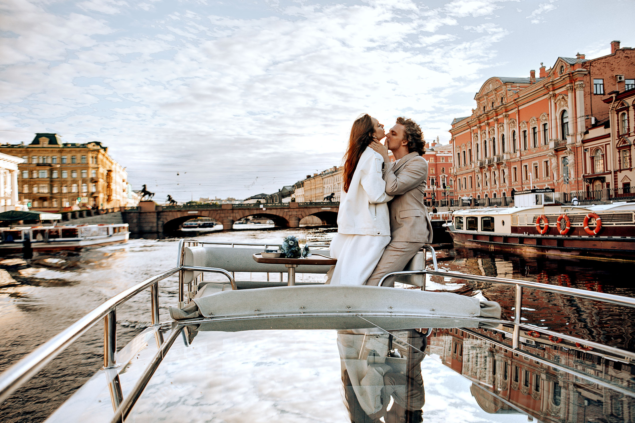 Разводные мосты и катер. Главная