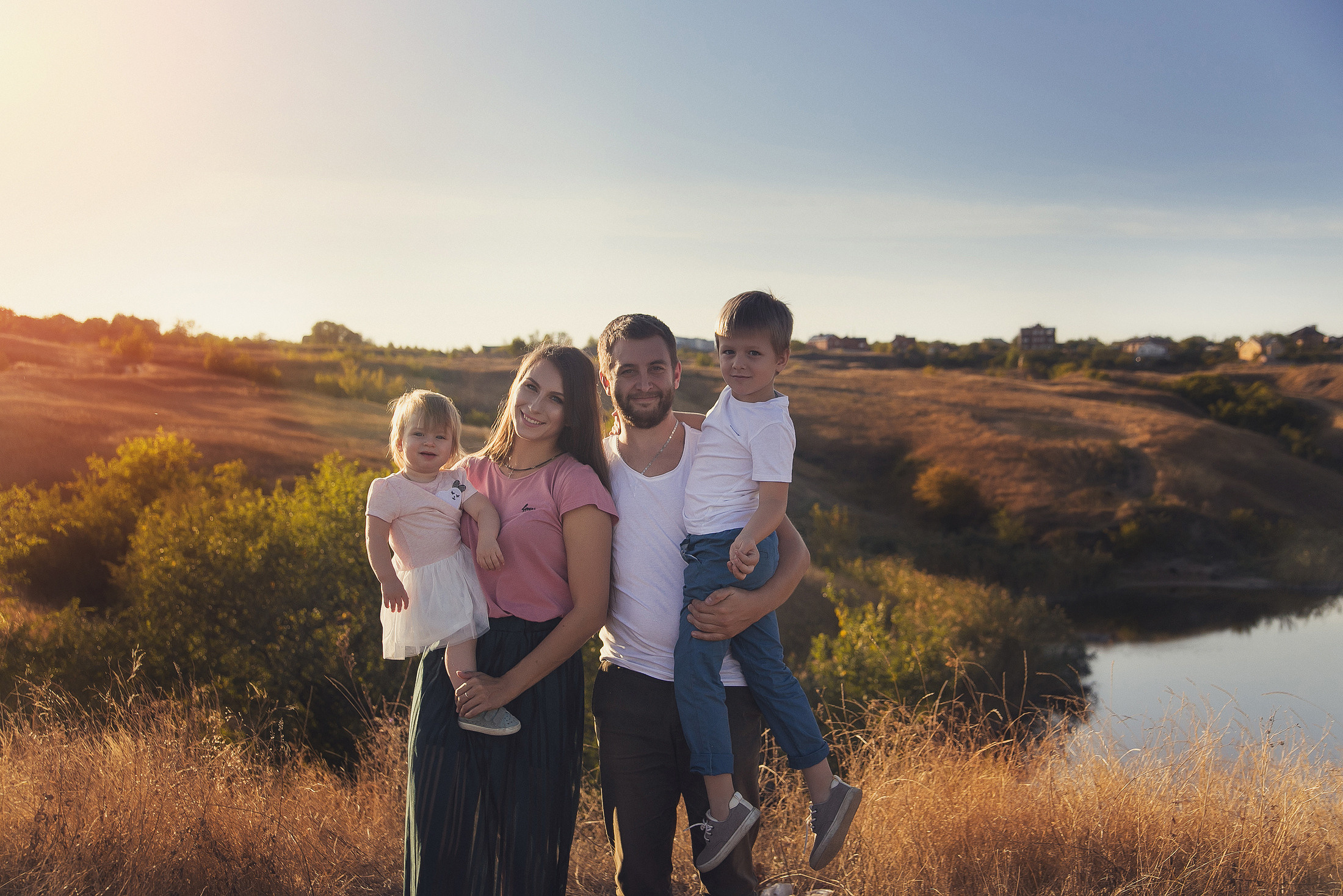 Семейная фотосессия на пруду на природе. Свадебный и семейный фотограф  Новочеркасск Виктория Литвиненко