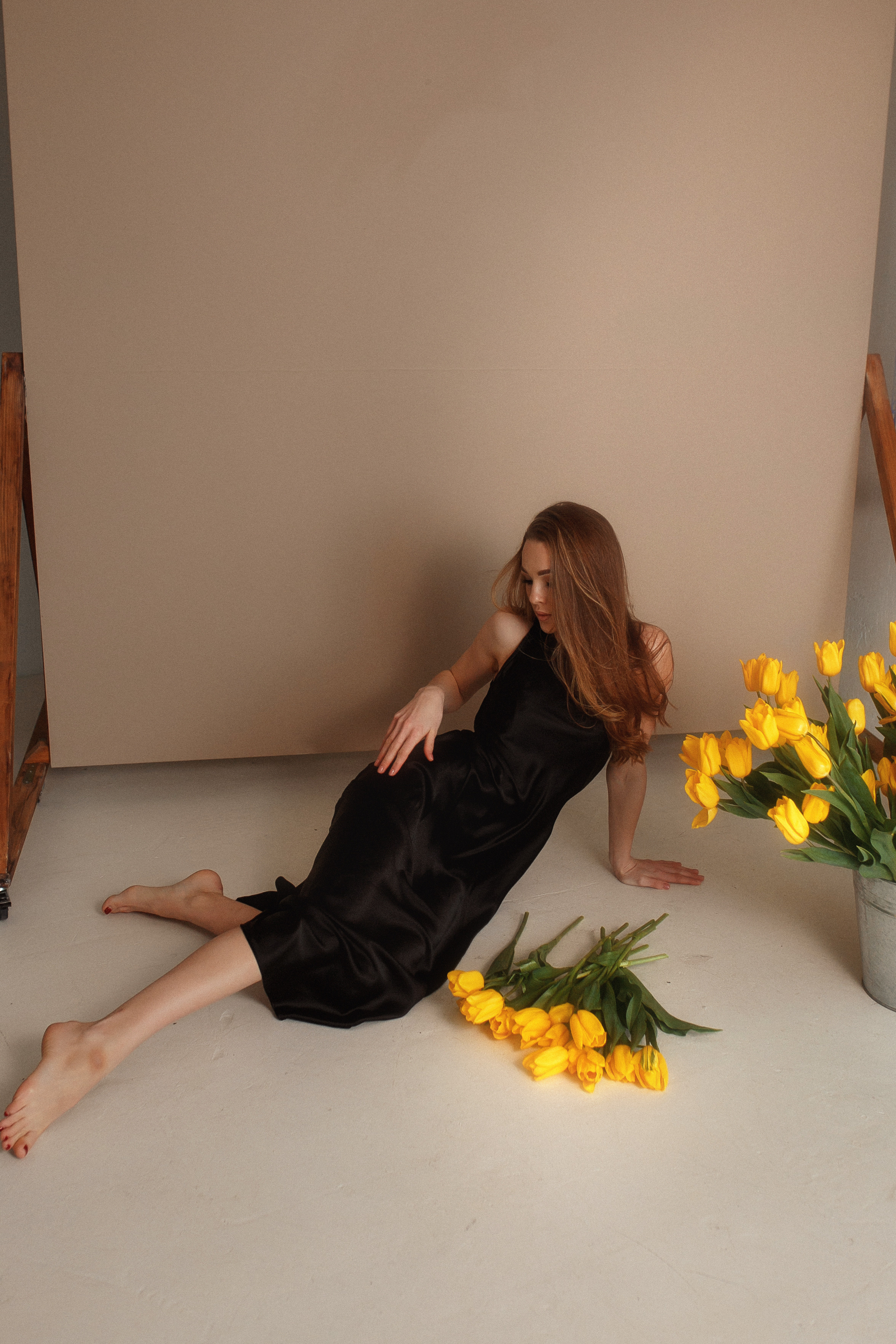 Индивидуальная фотосессия в студии с тюльпанами. Свадебный и семейный фотограф  Новочеркасск Виктория Литвиненко