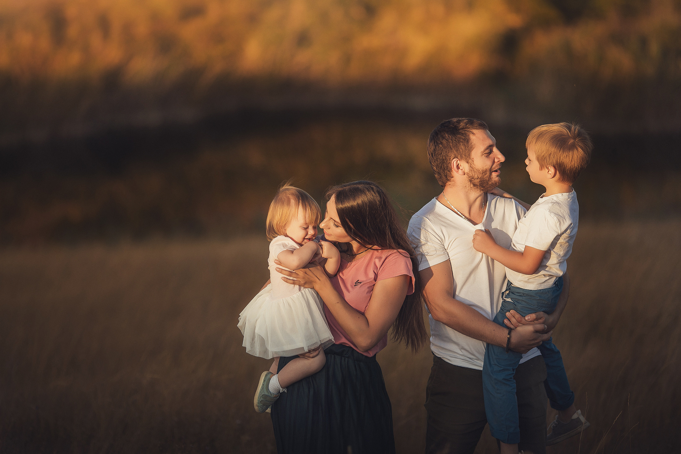 Семейная фотосессия на пруду на природе. Свадебный и семейный фотограф  Новочеркасск Виктория Литвиненко