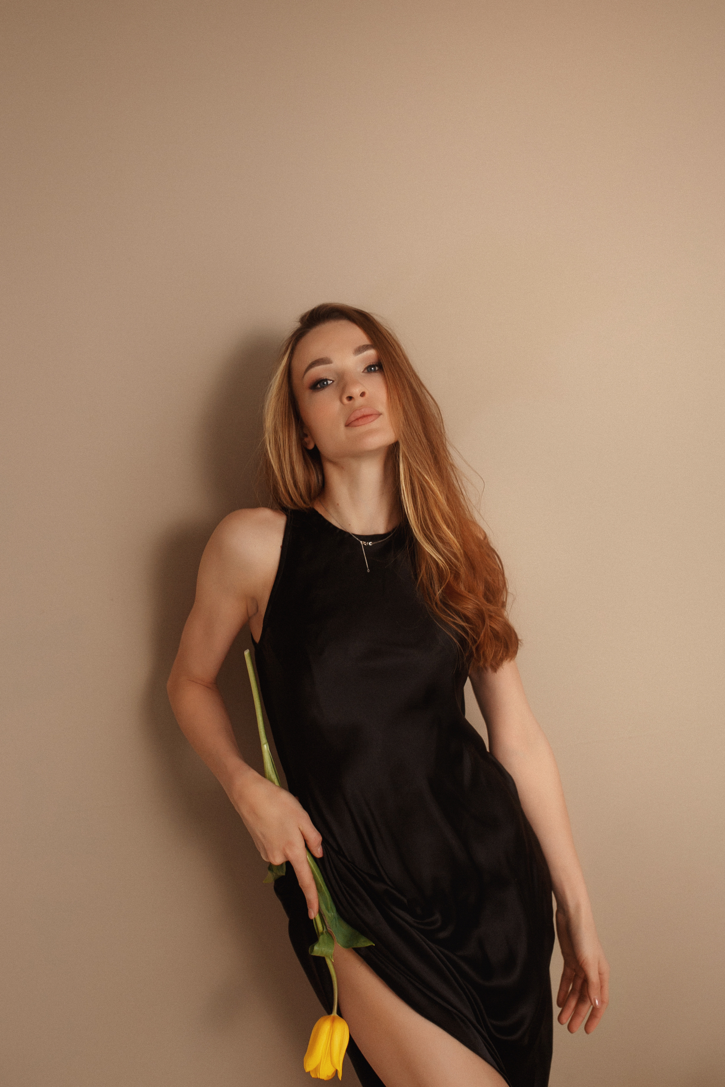 Индивидуальная фотосессия в студии с тюльпанами. Свадебный и семейный фотограф  Новочеркасск Виктория Литвиненко