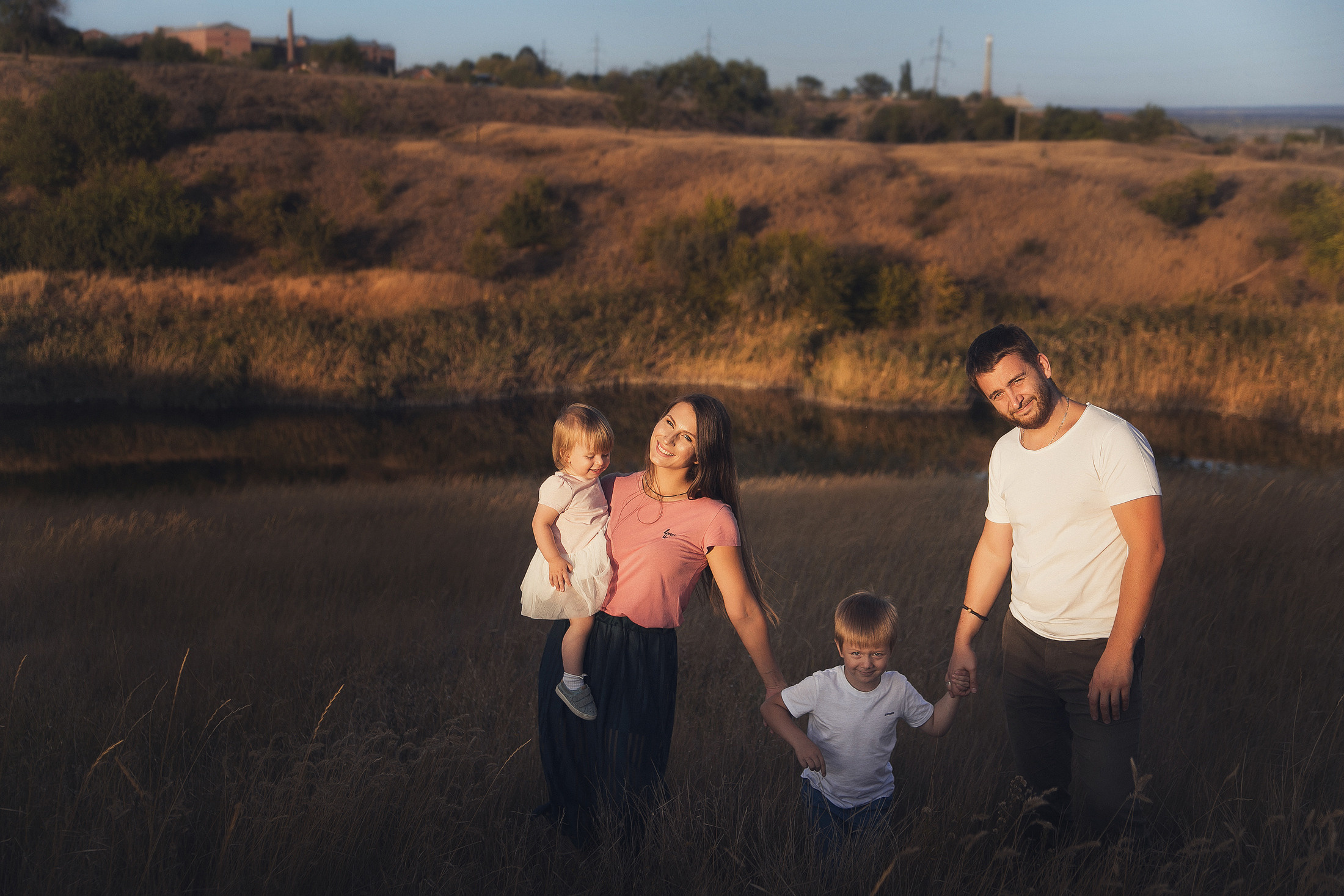 Семейная фотосессия на пруду на природе. Свадебный и семейный фотограф  Новочеркасск Виктория Литвиненко