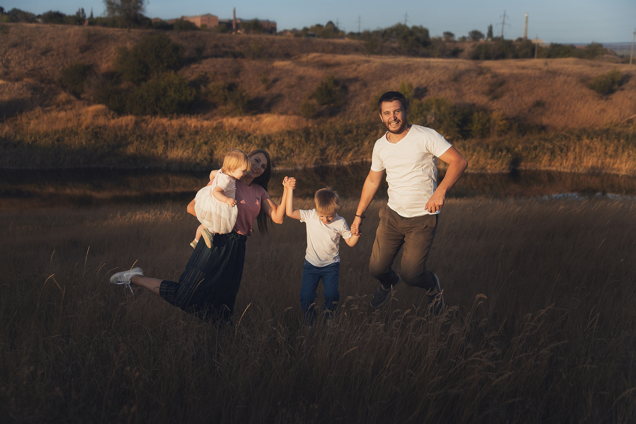 Семейная фотосессия на пруду на природе. Свадебный и семейный фотограф  Новочеркасск Виктория Литвиненко