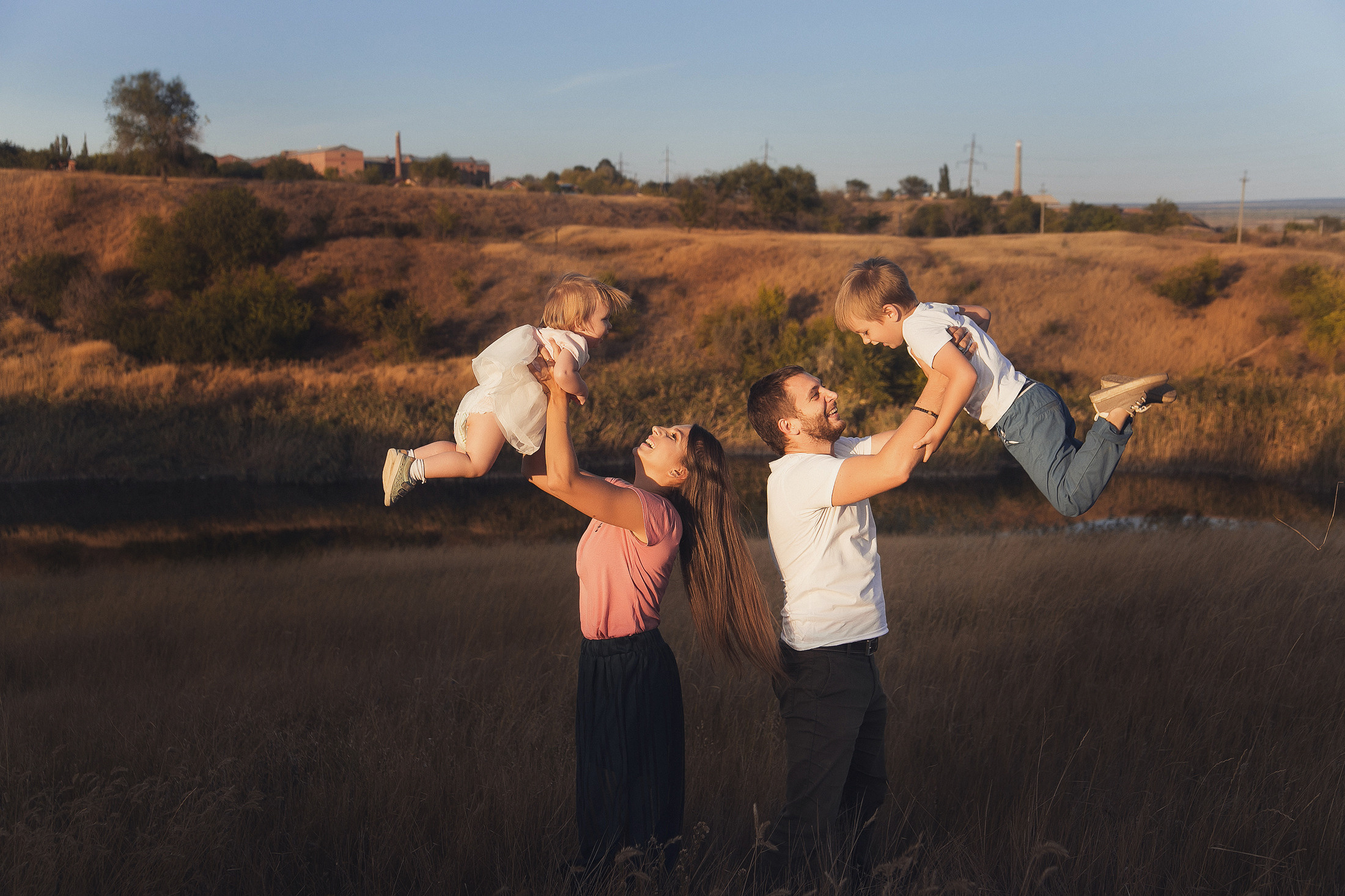 Семейная фотосессия на пруду на природе. Свадебный и семейный фотограф  Новочеркасск Виктория Литвиненко