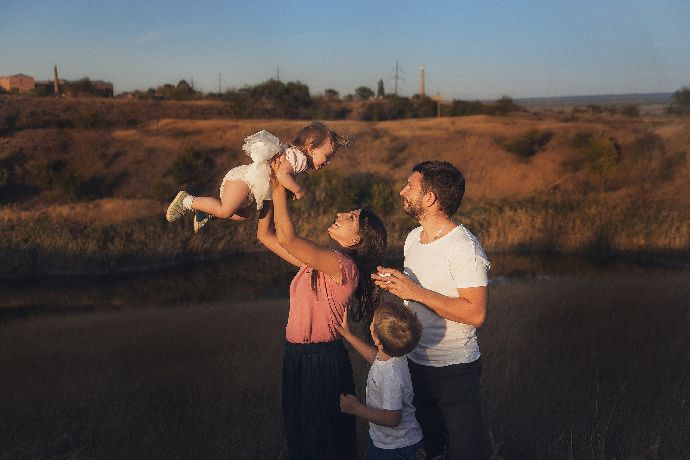 Семейная фотосессия на пруду на природе. Свадебный и семейный фотограф  Новочеркасск Виктория Литвиненко