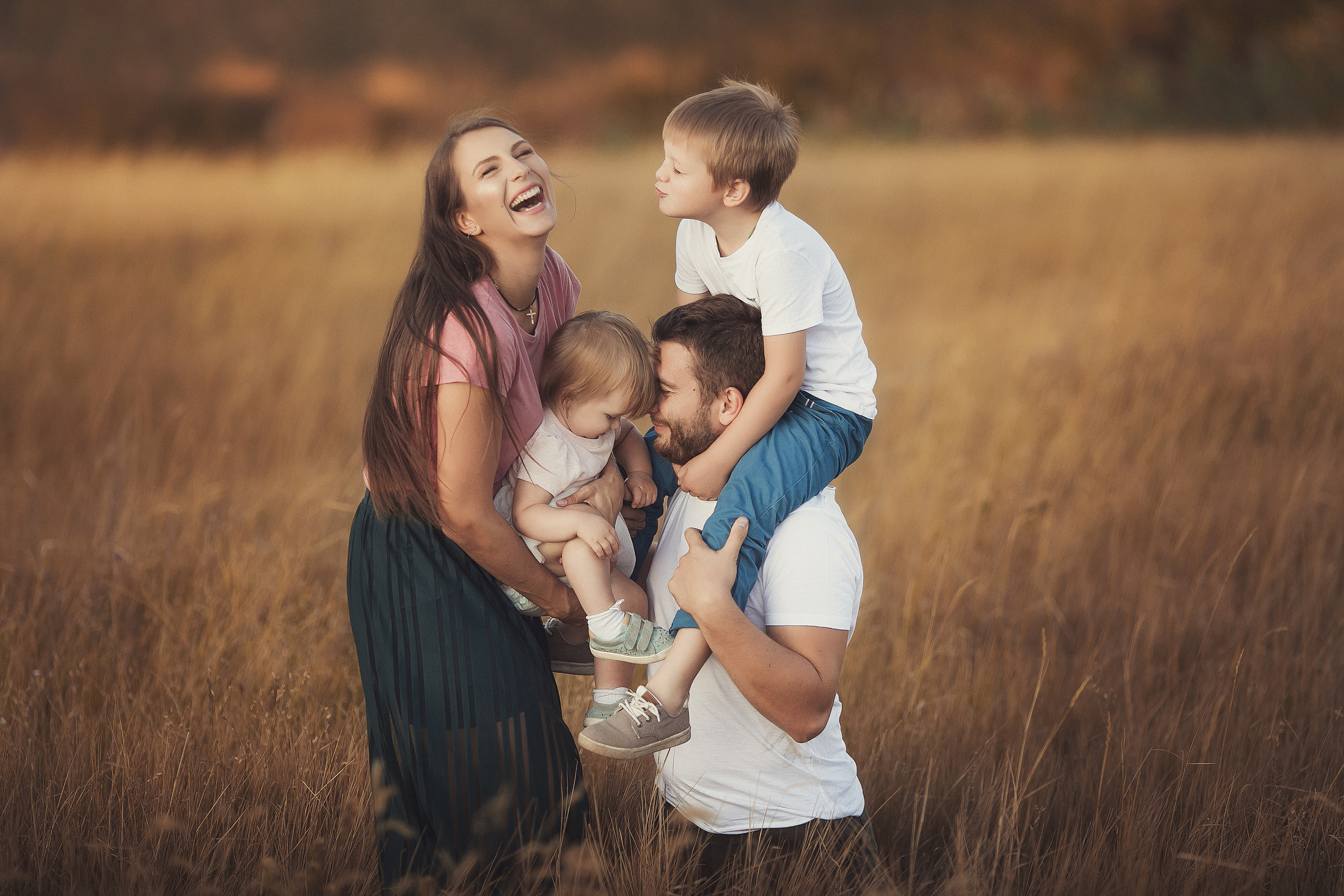Семейная фотосессия на пруду на природе. Свадебный и семейный фотограф  Новочеркасск Виктория Литвиненко