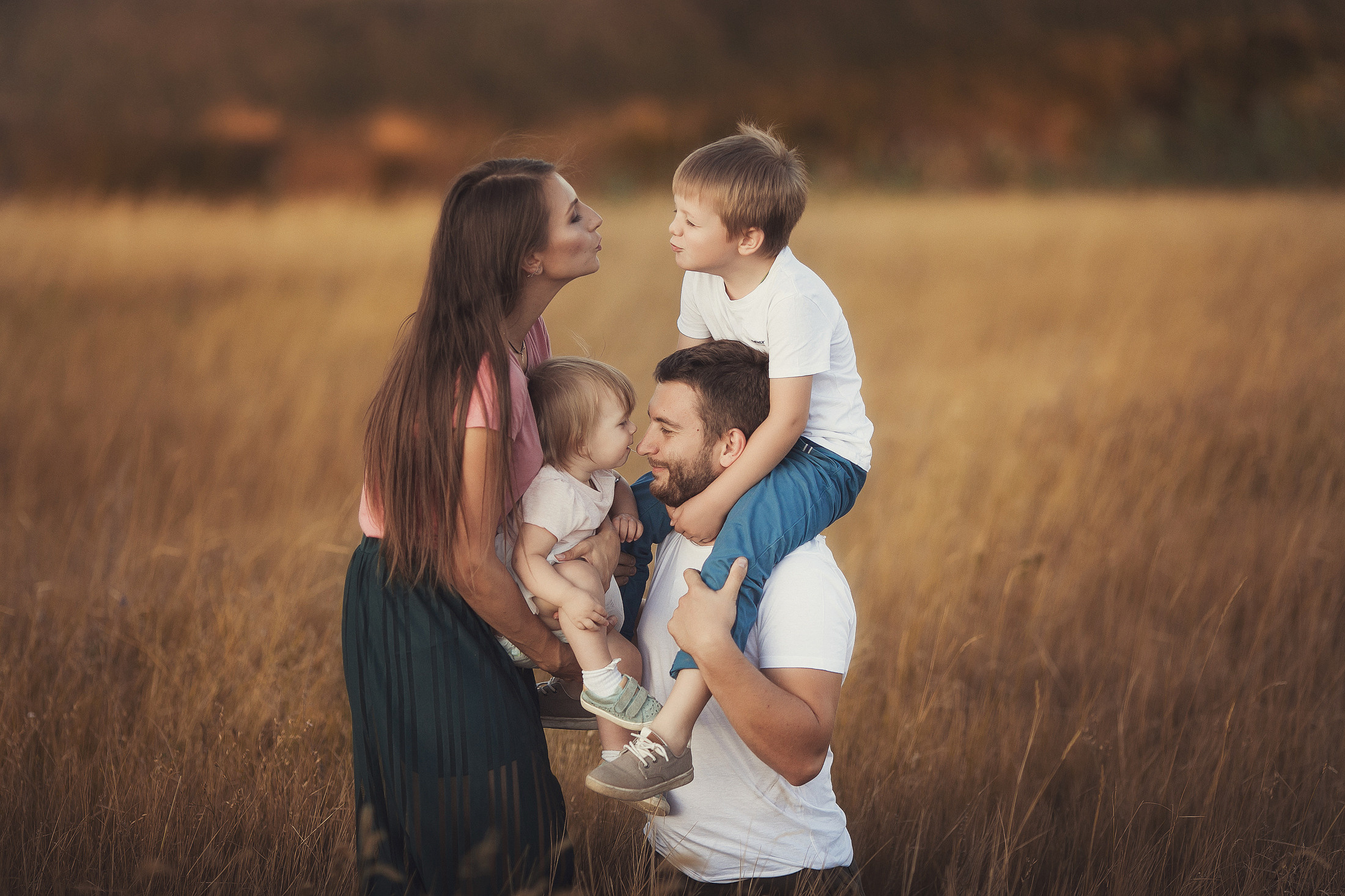 Семейная фотосессия на пруду на природе. Свадебный и семейный фотограф  Новочеркасск Виктория Литвиненко