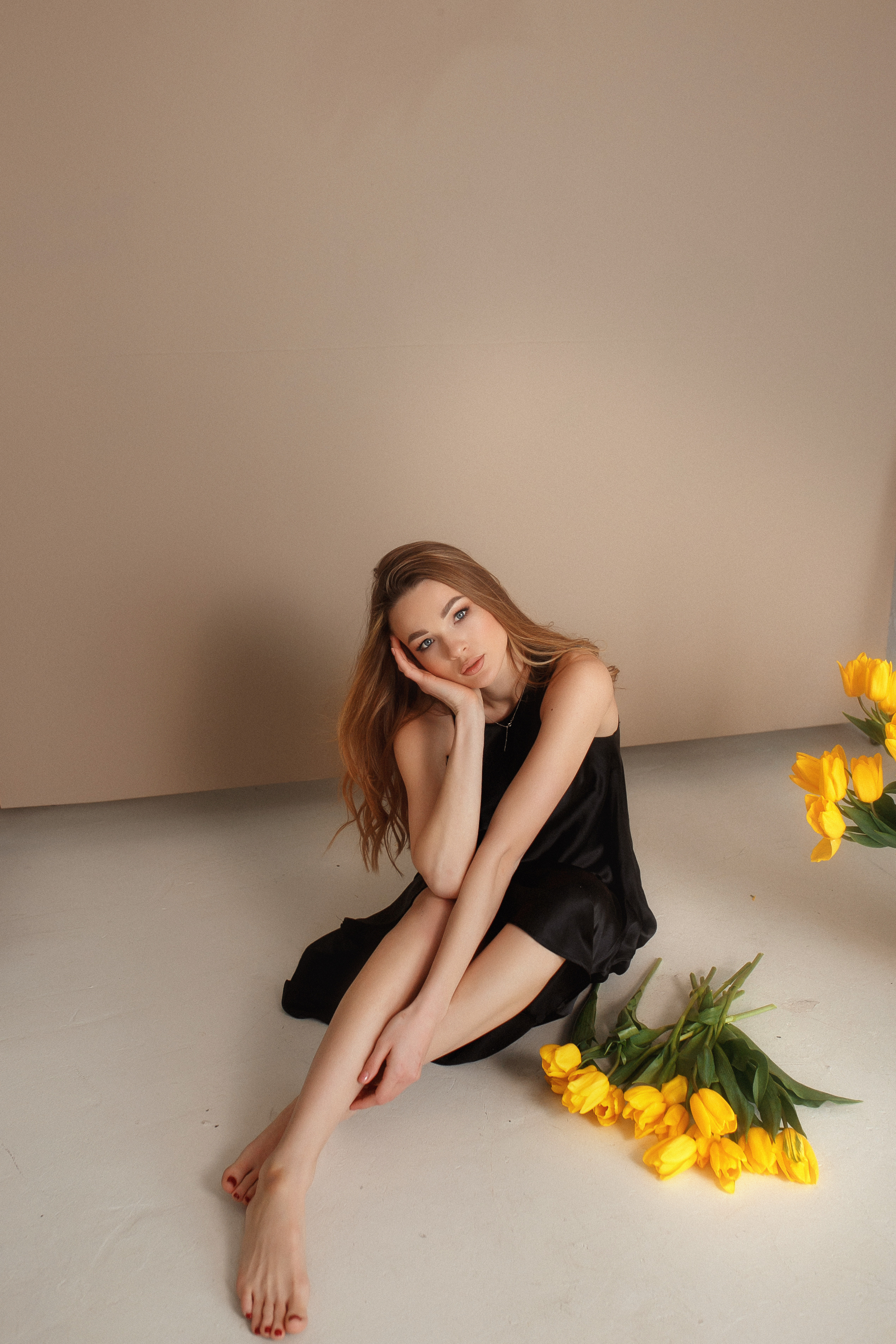 Индивидуальная фотосессия в студии с тюльпанами. Свадебный и семейный фотограф  Новочеркасск Виктория Литвиненко