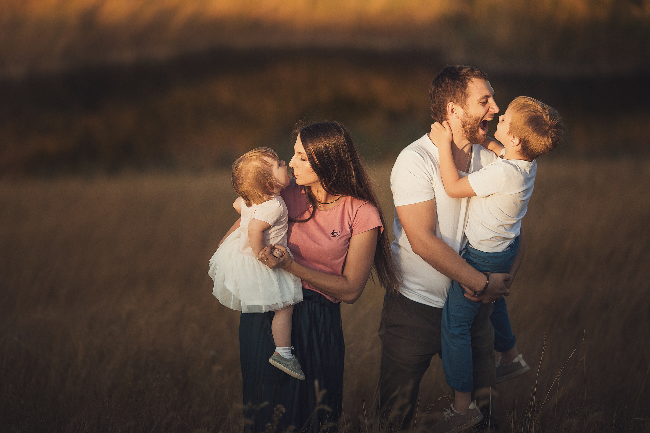 Семейная фотосессия на пруду на природе. Свадебный и семейный фотограф  Новочеркасск Виктория Литвиненко