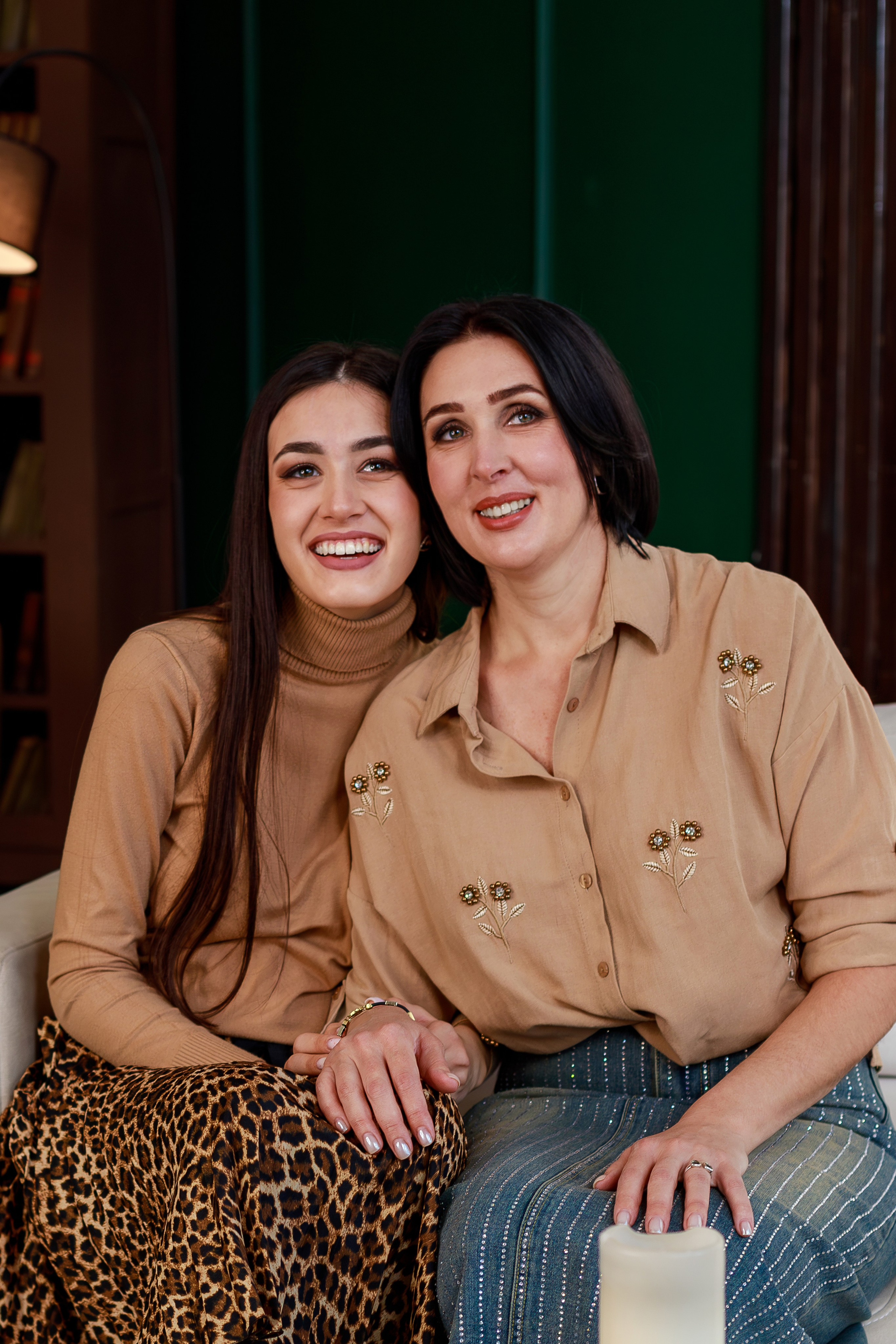 Мама и дочь в студии Белый осел. Семейный и детский фотограф в Краснодаре Ирина Лаврецкая