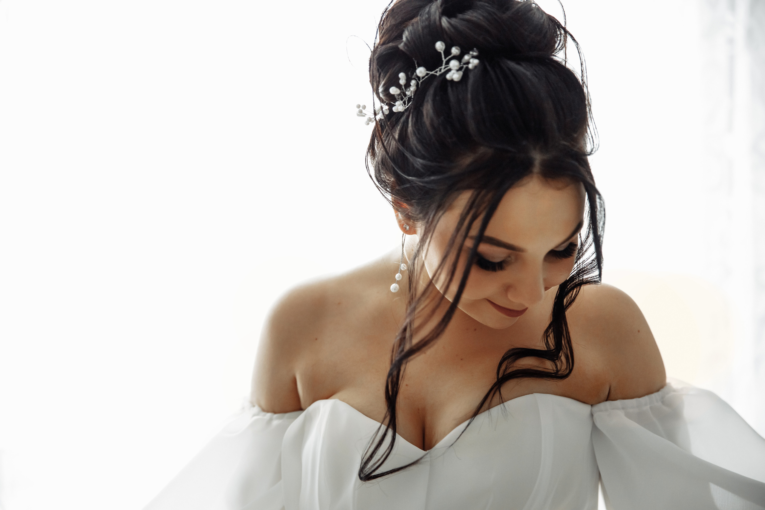 цветное фото молодой невесты по грудь