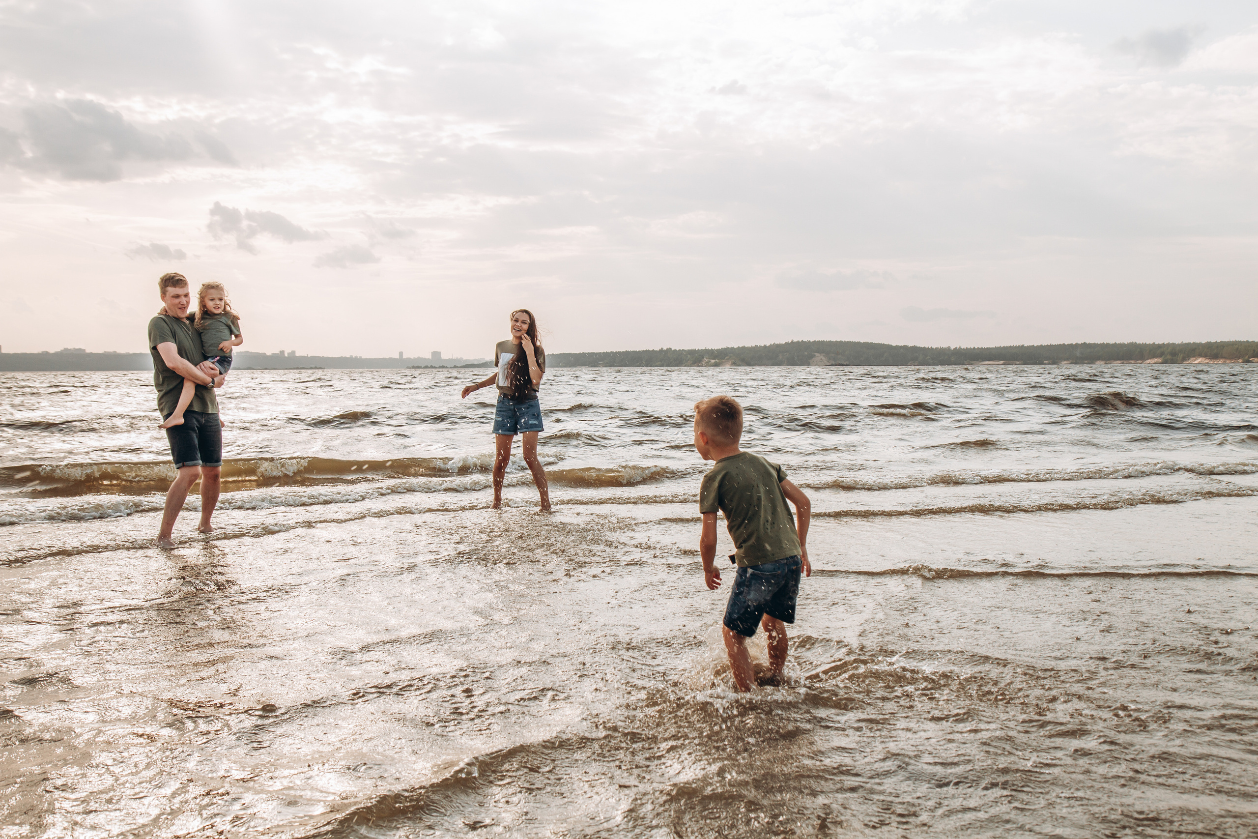 Семейная фотосъемка на Волге. Фотограф Чебоксары